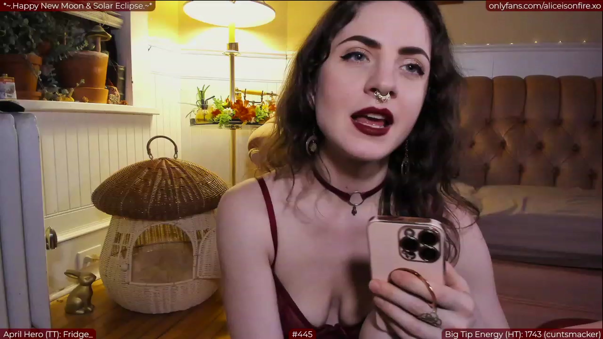 Gallery image thumbnail from aliceisonfire's myfreecams stream on, 04/20/2023, 08:40 image 20 of 20