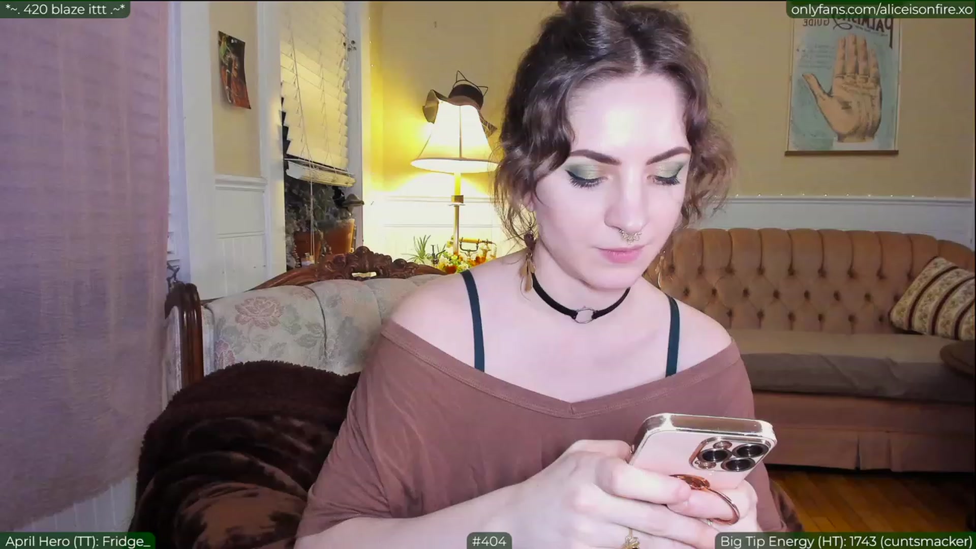 Gallery image thumbnail from aliceisonfire's myfreecams stream on, 04/21/2023, 08:27 image 5 of 20