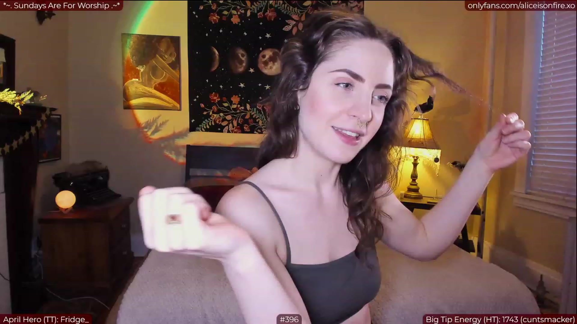 Gallery image thumbnail from aliceisonfire's myfreecams stream on, 04/24/2023, 01:30 image 10 of 20