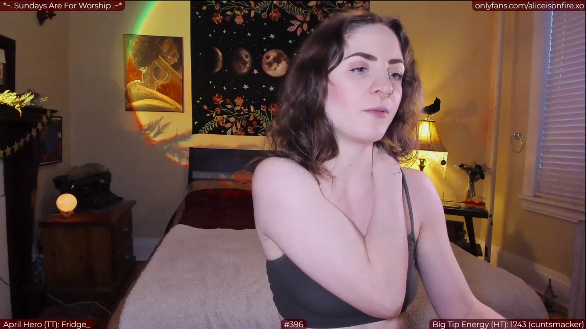 Gallery image thumbnail from aliceisonfire's myfreecams stream on, 04/24/2023, 01:30 image 13 of 20