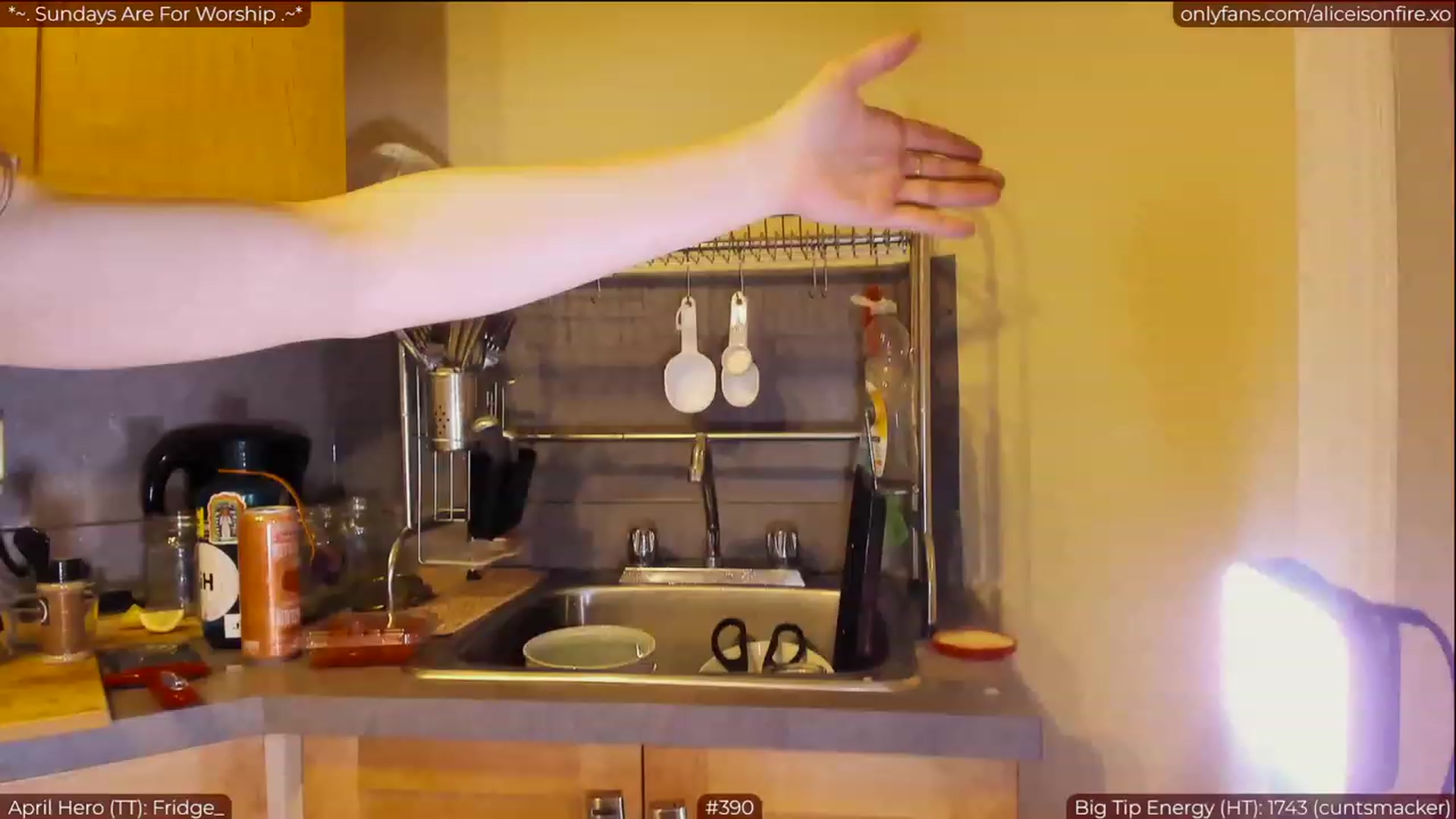 Gallery image thumbnail from aliceisonfire's myfreecams stream on, 05/01/2023, 01:19 image 12 of 20