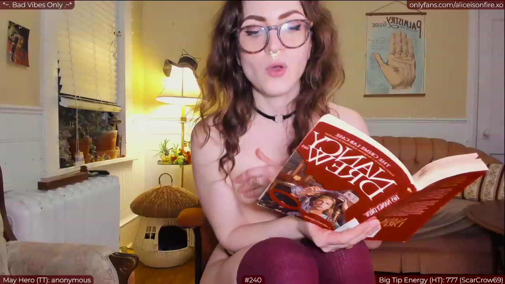 Gallery image thumbnail from aliceisonfire's myfreecams stream on, 05/09/2023, 10:02 image 18 of 20