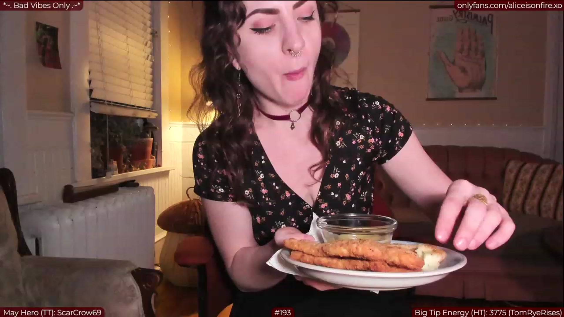 Gallery image thumbnail from aliceisonfire's myfreecams stream on, 05/26/2023, 06:33 image 13 of 20