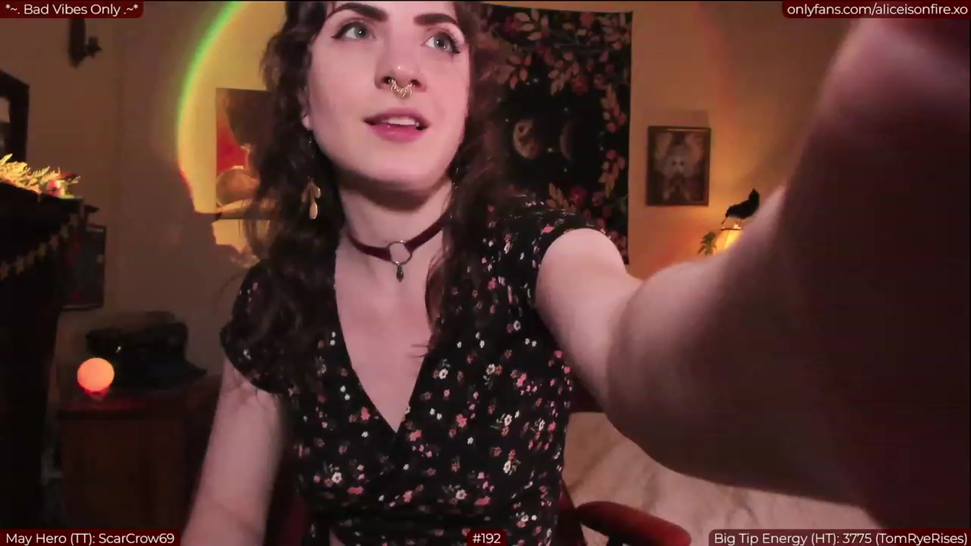 Gallery image thumbnail from aliceisonfire's myfreecams stream on, 05/26/2023, 06:33 image 2 of 20