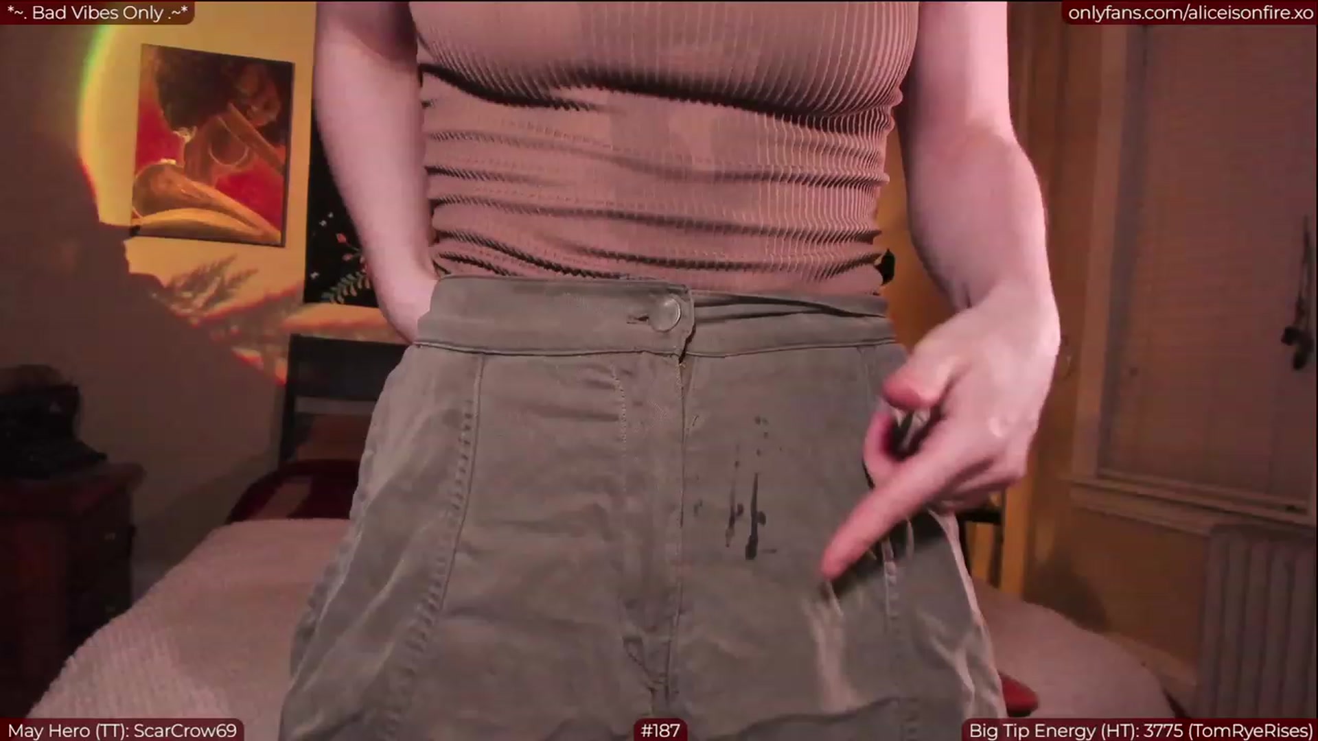 Gallery image thumbnail from aliceisonfire's myfreecams stream on, 05/27/2023, 05:56 image 17 of 20