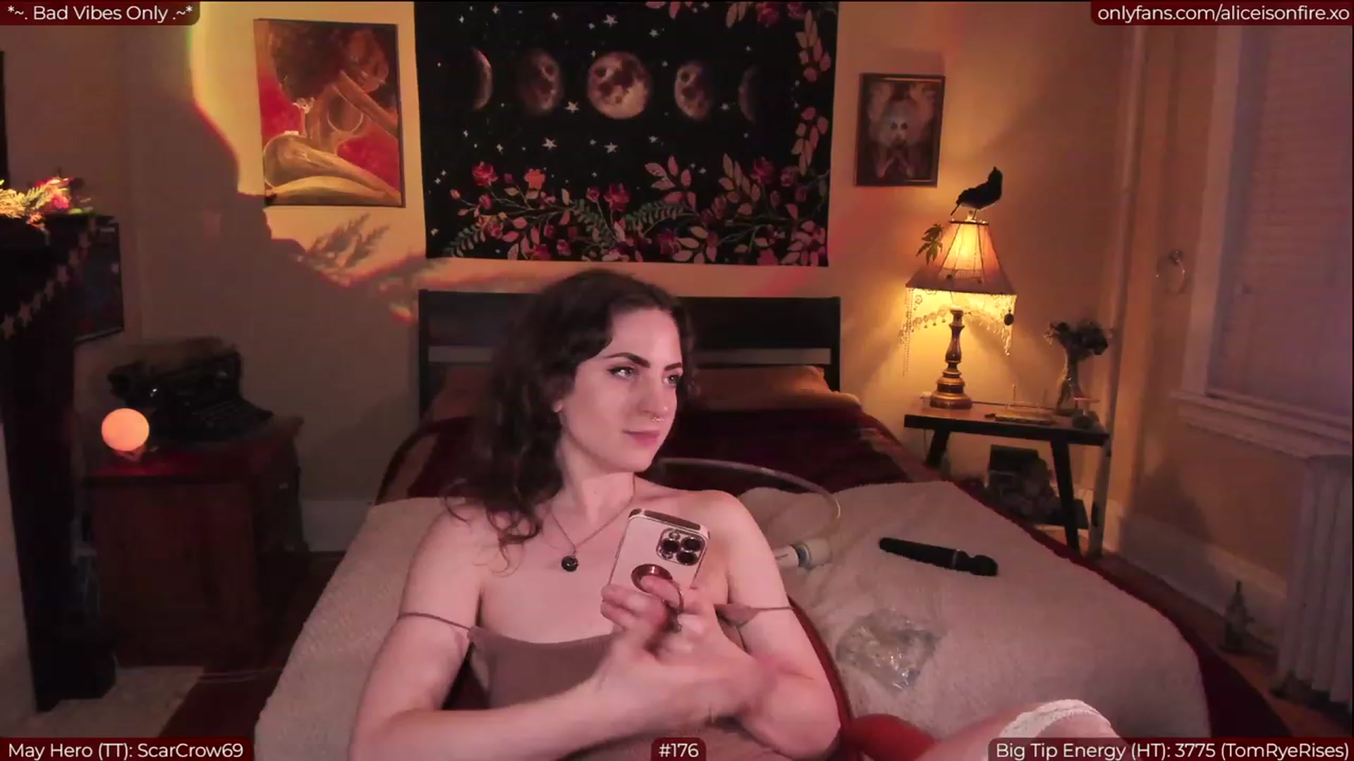Gallery image thumbnail from aliceisonfire's myfreecams stream on, 05/27/2023, 09:17 image 17 of 20