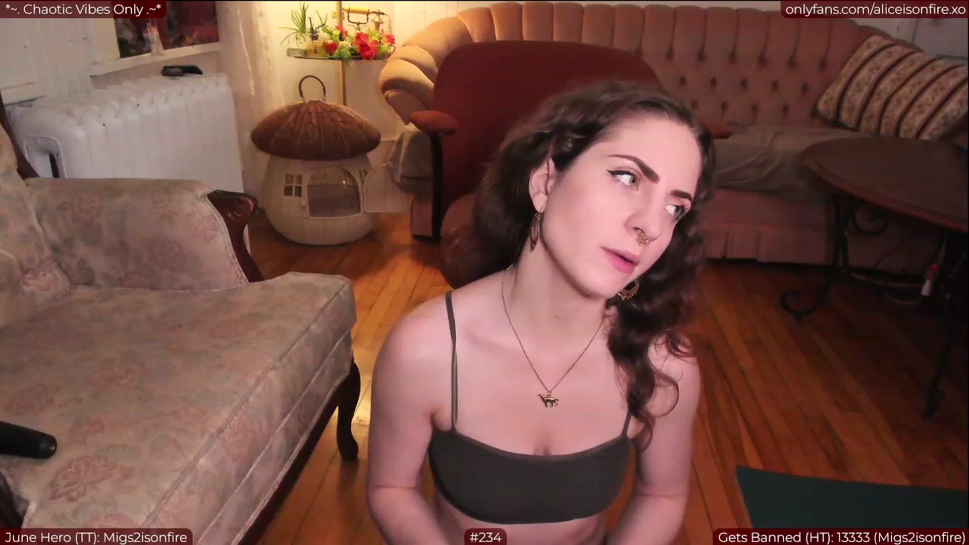 Gallery image thumbnail from aliceisonfire's myfreecams stream on, 06/06/2023, 07:28 image 16 of 20