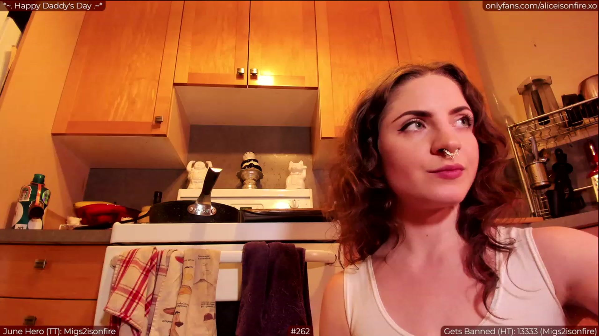 Gallery image thumbnail from aliceisonfire's myfreecams stream on, 06/19/2023, 04:05 image 9 of 20