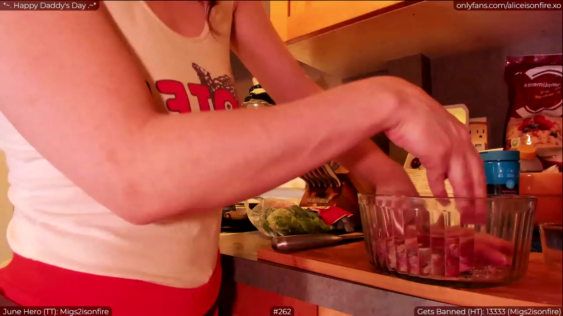 Gallery image thumbnail from aliceisonfire's myfreecams stream on, 06/19/2023, 04:05 image 5 of 20