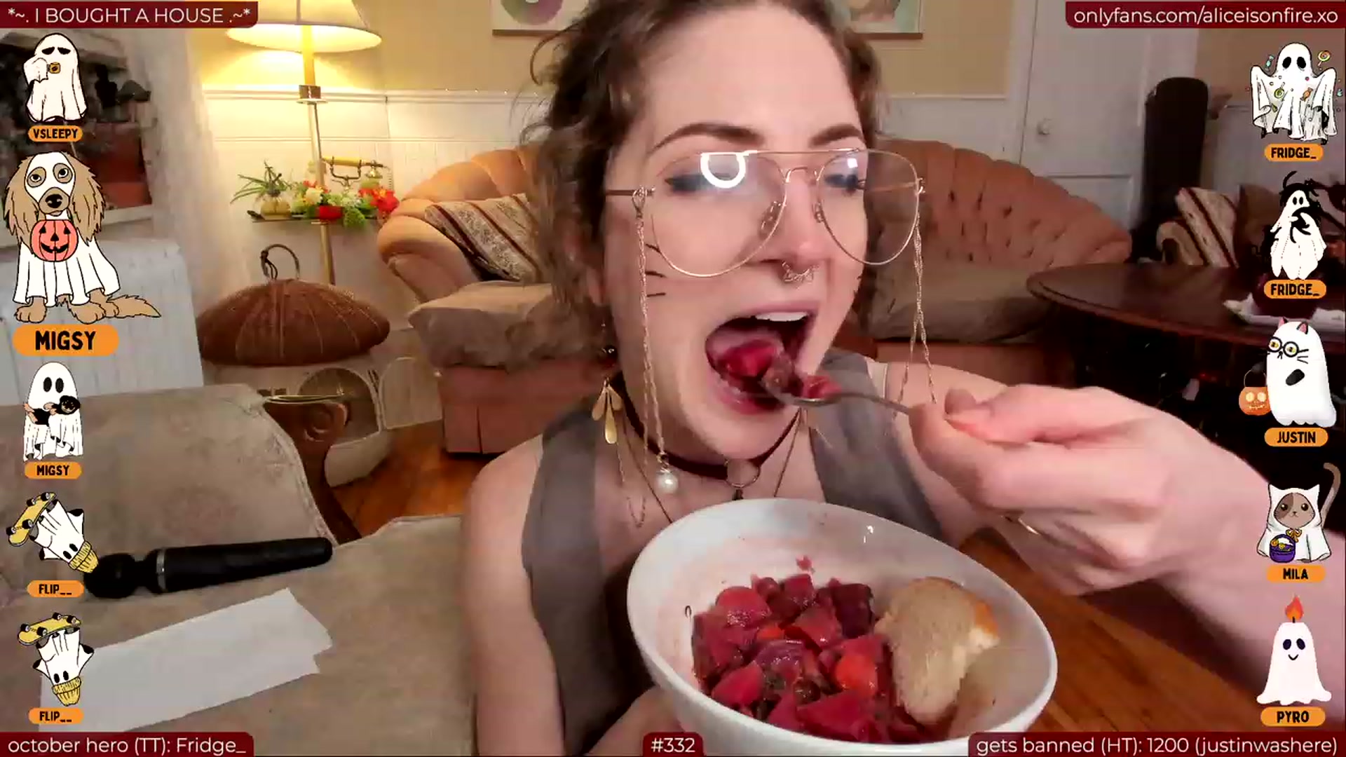 Gallery image thumbnail from aliceisonfire's myfreecams stream on, 10/13/2023, 08:31 image 8 of 20