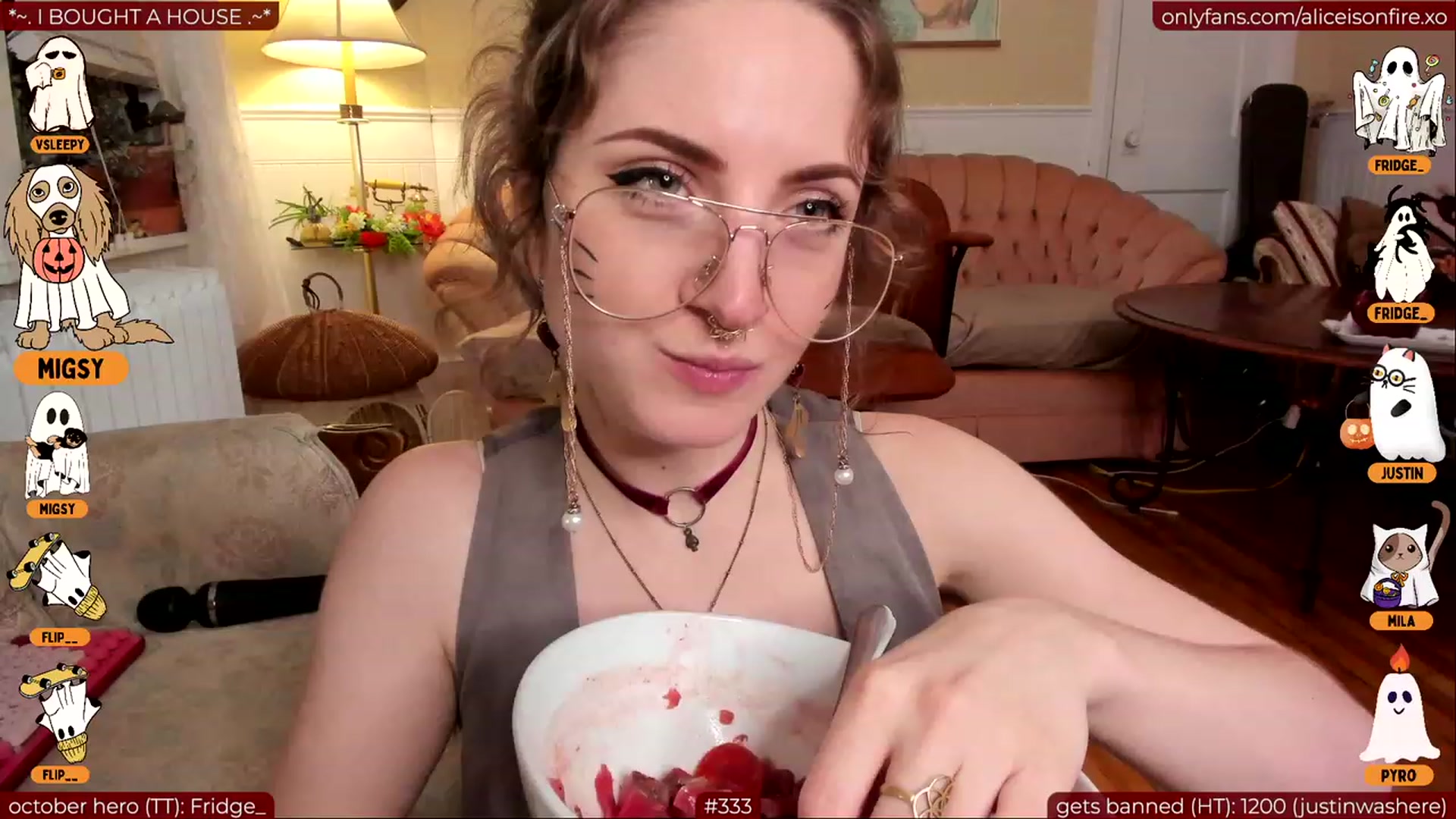 Gallery image thumbnail from aliceisonfire's myfreecams stream on, 10/13/2023, 08:31 image 12 of 20