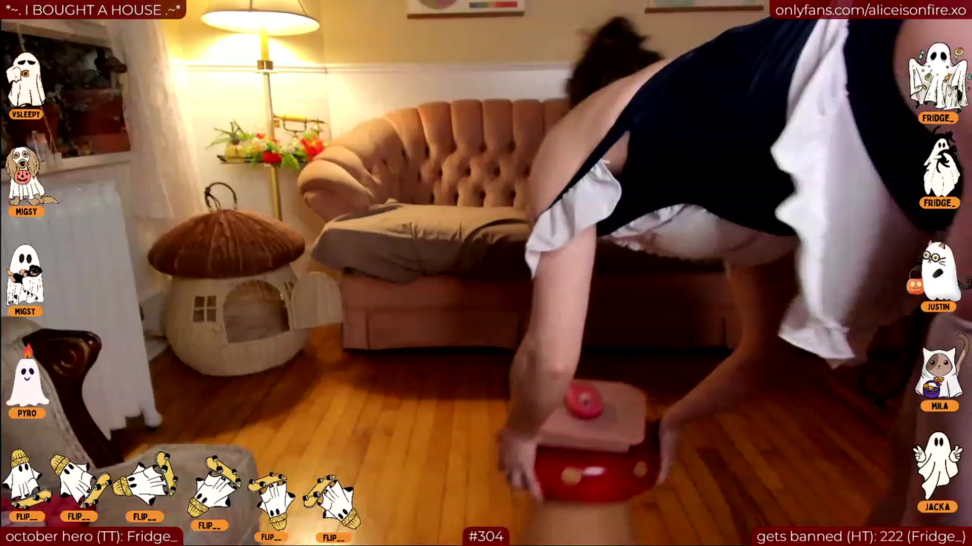 Gallery image thumbnail from aliceisonfire's myfreecams stream on, 10/18/2023, 07:28 image 15 of 20