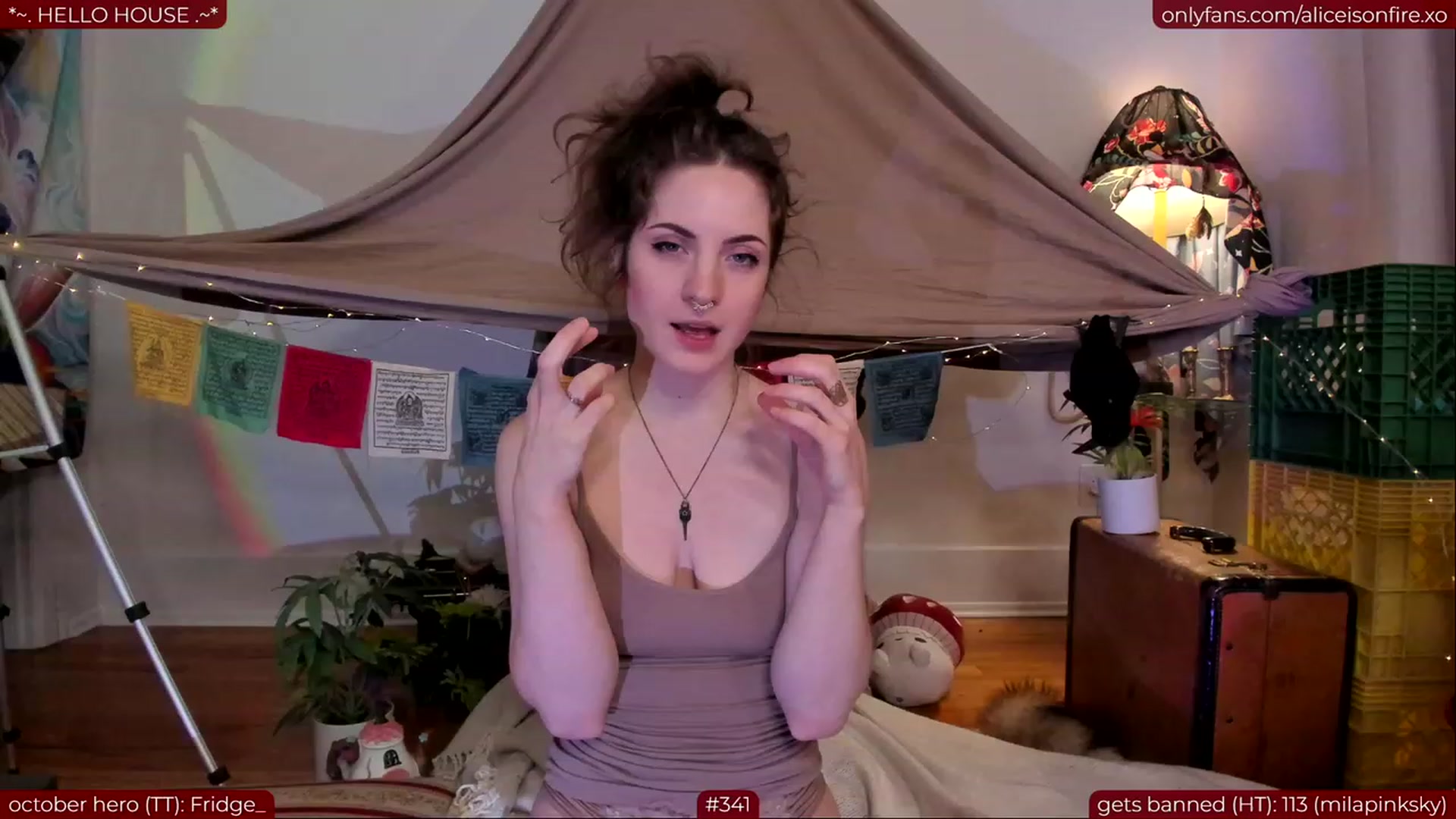Gallery image thumbnail from aliceisonfire's myfreecams stream on, 10/28/2023, 22:57 image 7 of 20