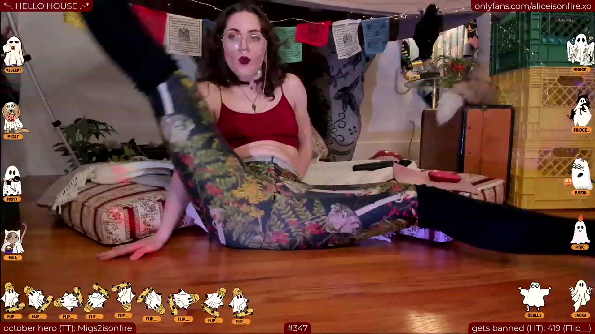 Gallery image thumbnail from aliceisonfire's myfreecams stream on, 10/30/2023, 08:05 image 14 of 20