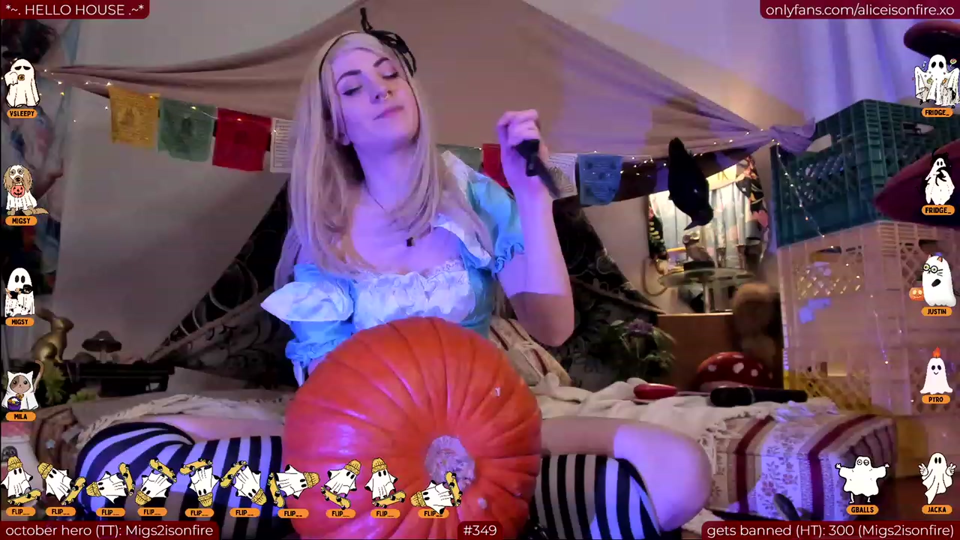 Gallery image thumbnail from aliceisonfire's myfreecams stream on, 10/31/2023, 07:43 image 15 of 20