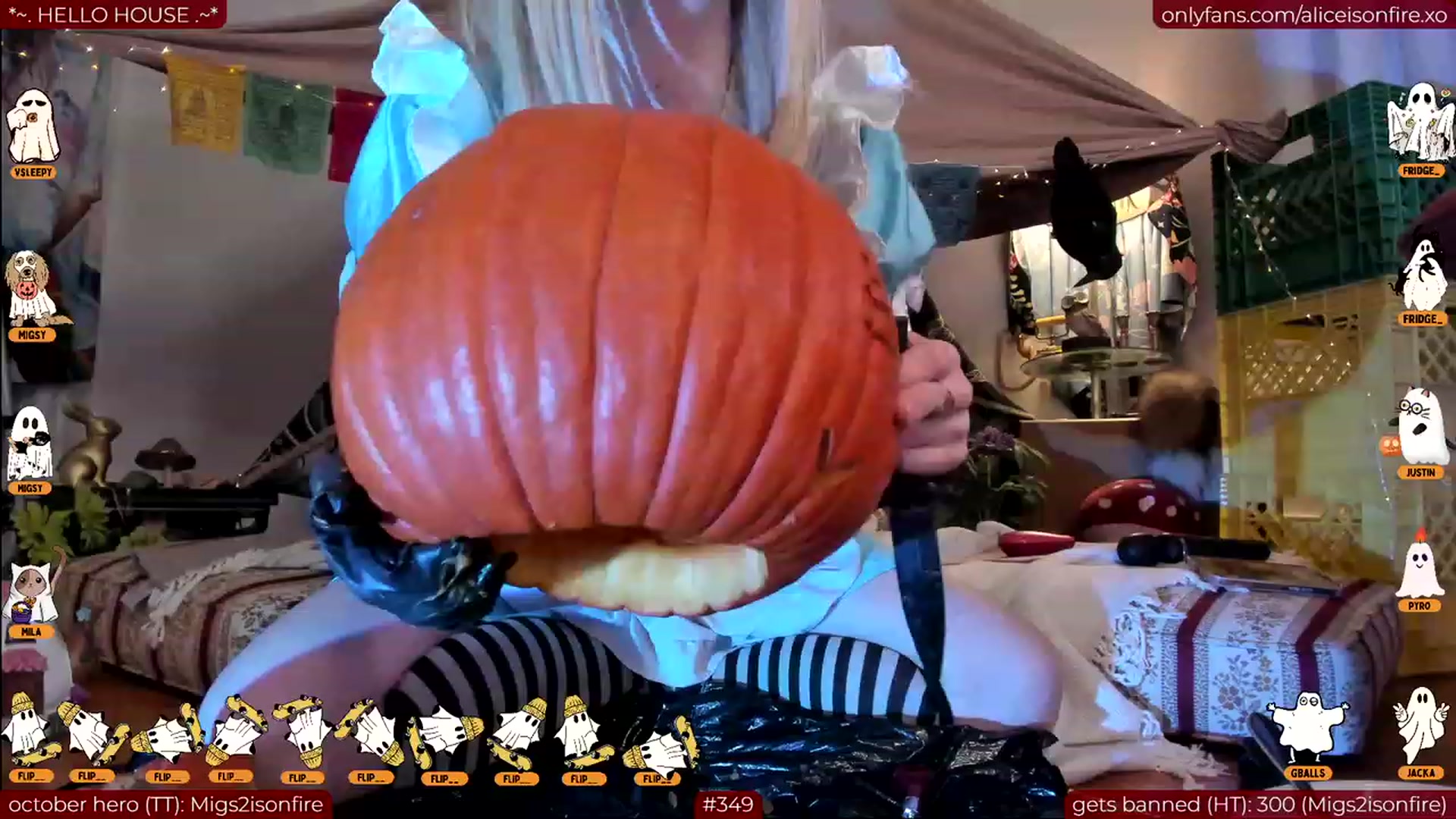 Gallery image thumbnail from aliceisonfire's myfreecams stream on, 10/31/2023, 08:19 image 7 of 20