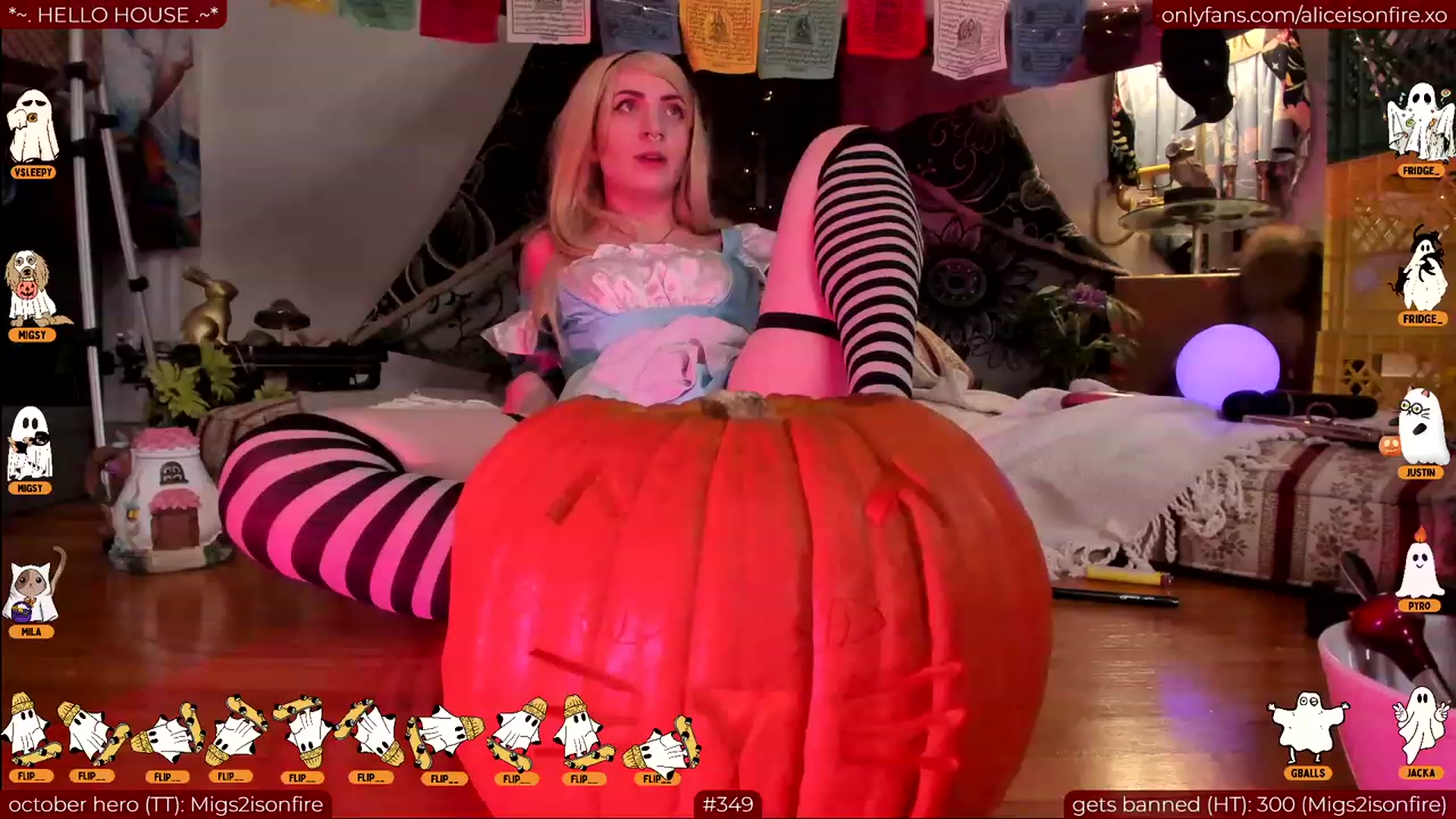 Gallery image thumbnail from aliceisonfire's myfreecams stream on, 10/31/2023, 08:19 image 18 of 20