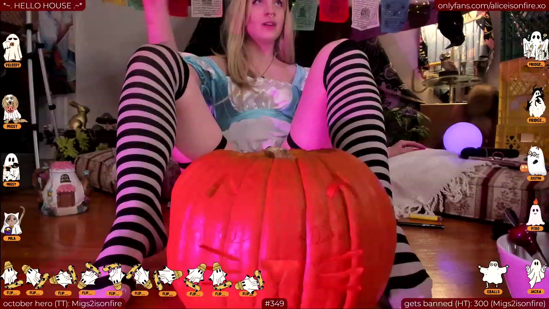 Gallery image thumbnail from aliceisonfire's myfreecams stream on, 10/31/2023, 08:19 image 17 of 20