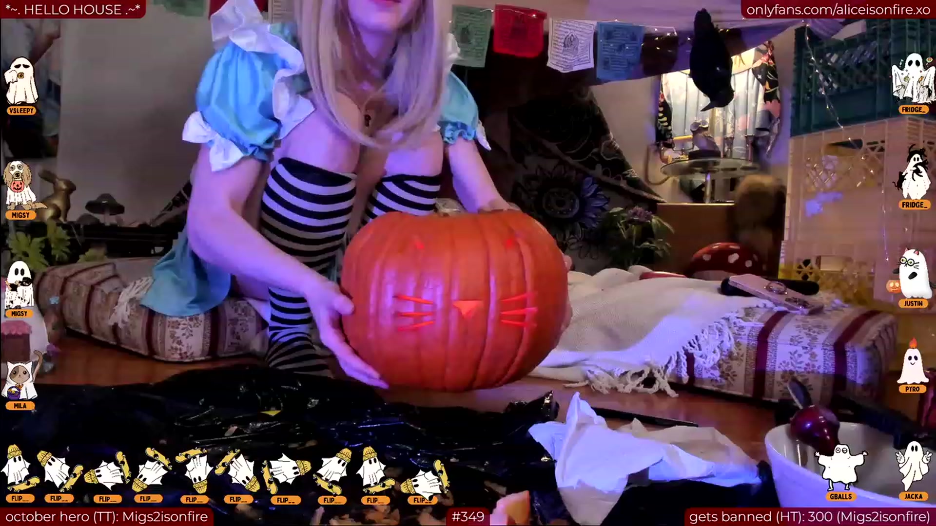 Gallery image thumbnail from aliceisonfire's myfreecams stream on, 10/31/2023, 08:19 image 14 of 20