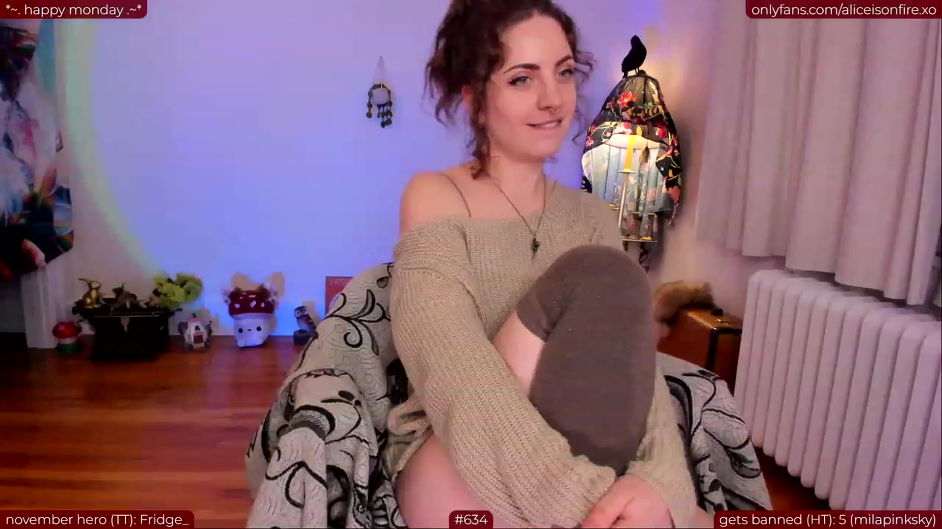 Gallery image thumbnail from aliceisonfire's myfreecams stream on, 11/07/2023, 05:08 image 5 of 20