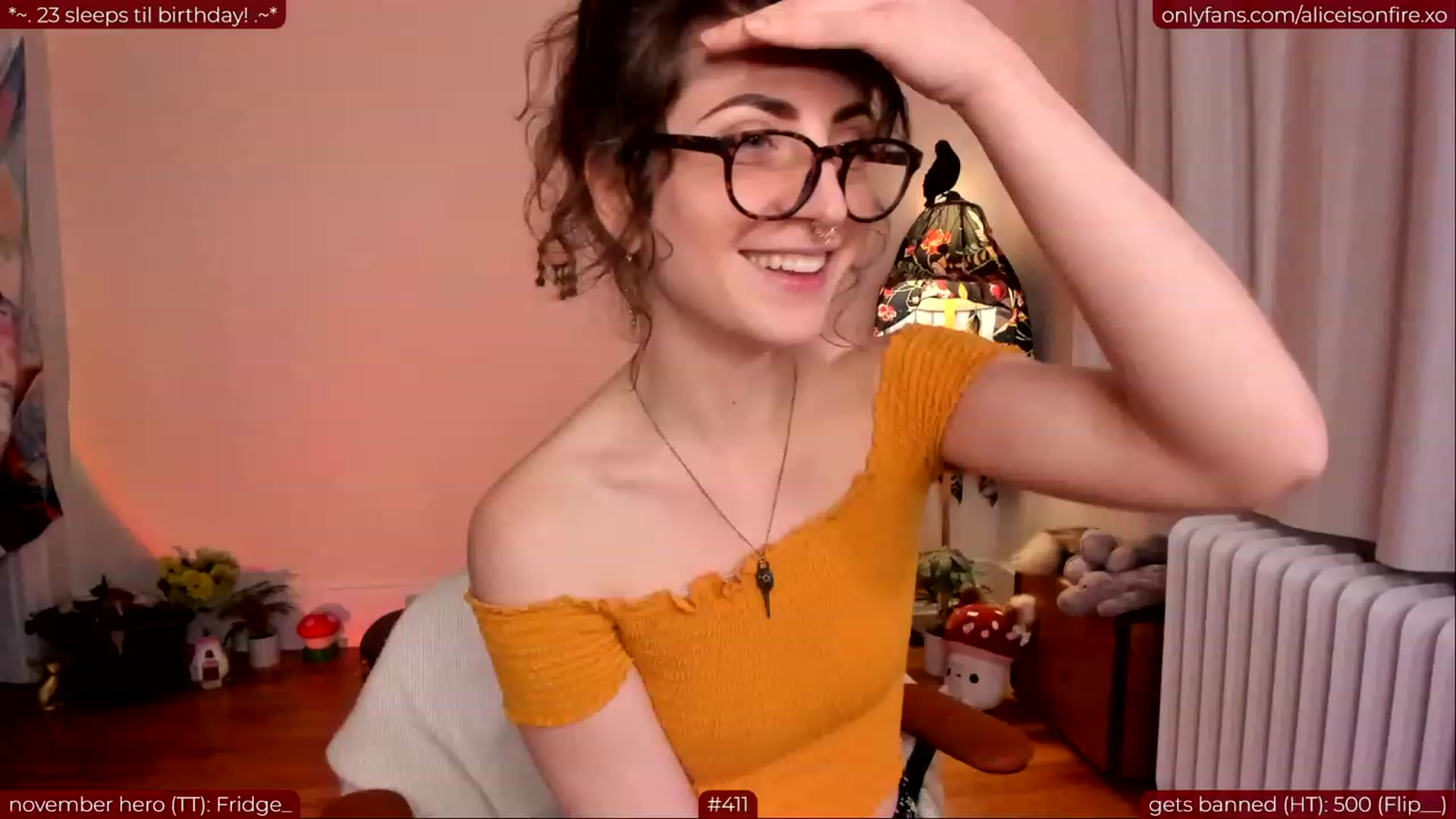 Gallery image thumbnail from aliceisonfire's myfreecams stream on, 11/14/2023, 07:15 image 8 of 20