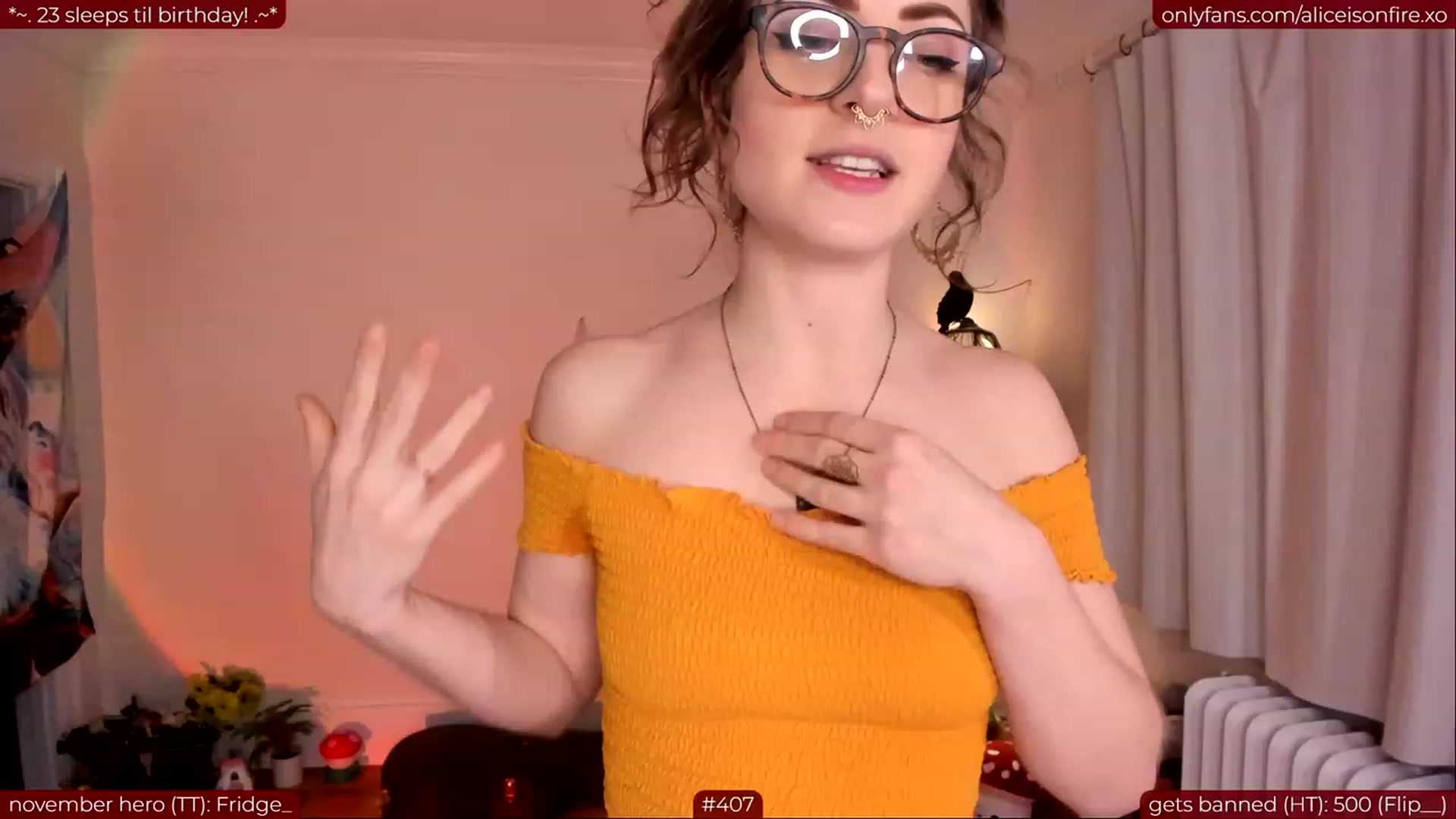 Gallery image thumbnail from aliceisonfire's myfreecams stream on, 11/14/2023, 07:15 image 14 of 20