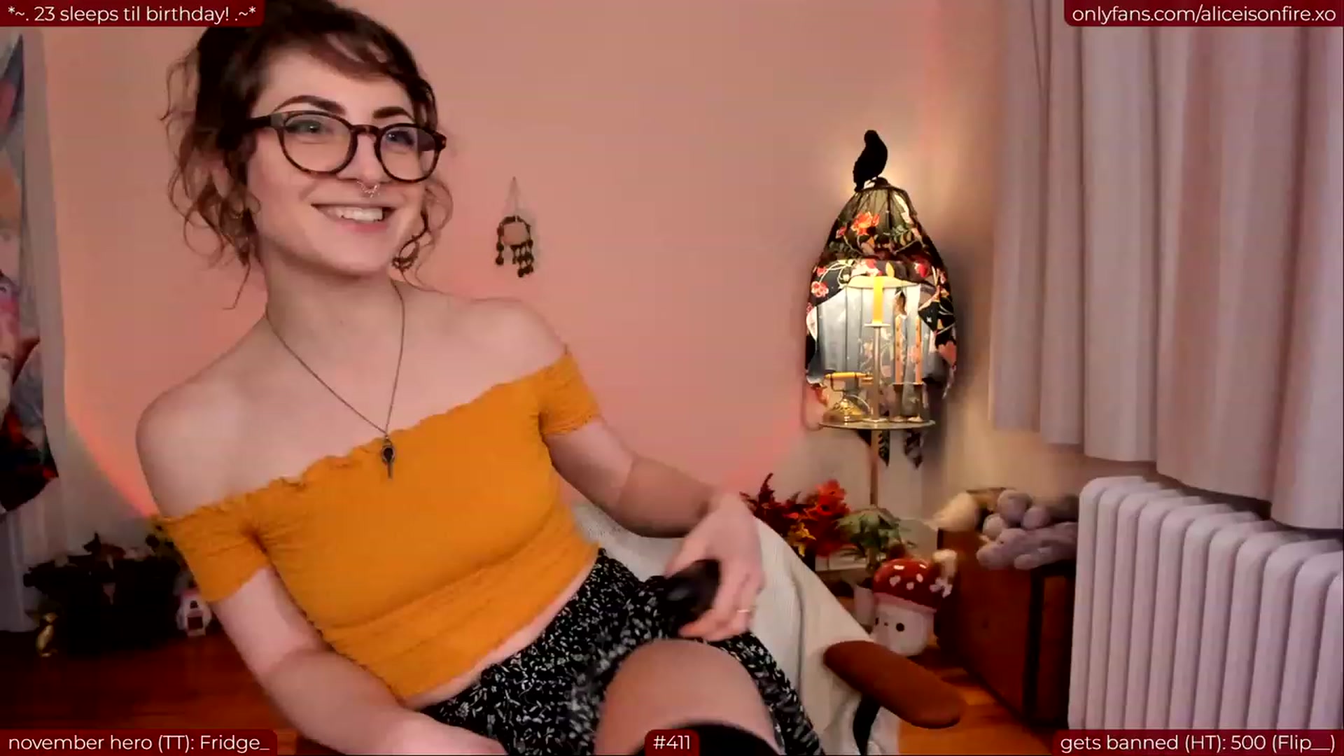 Gallery image thumbnail from aliceisonfire's myfreecams stream on, 11/14/2023, 07:15 image 9 of 20