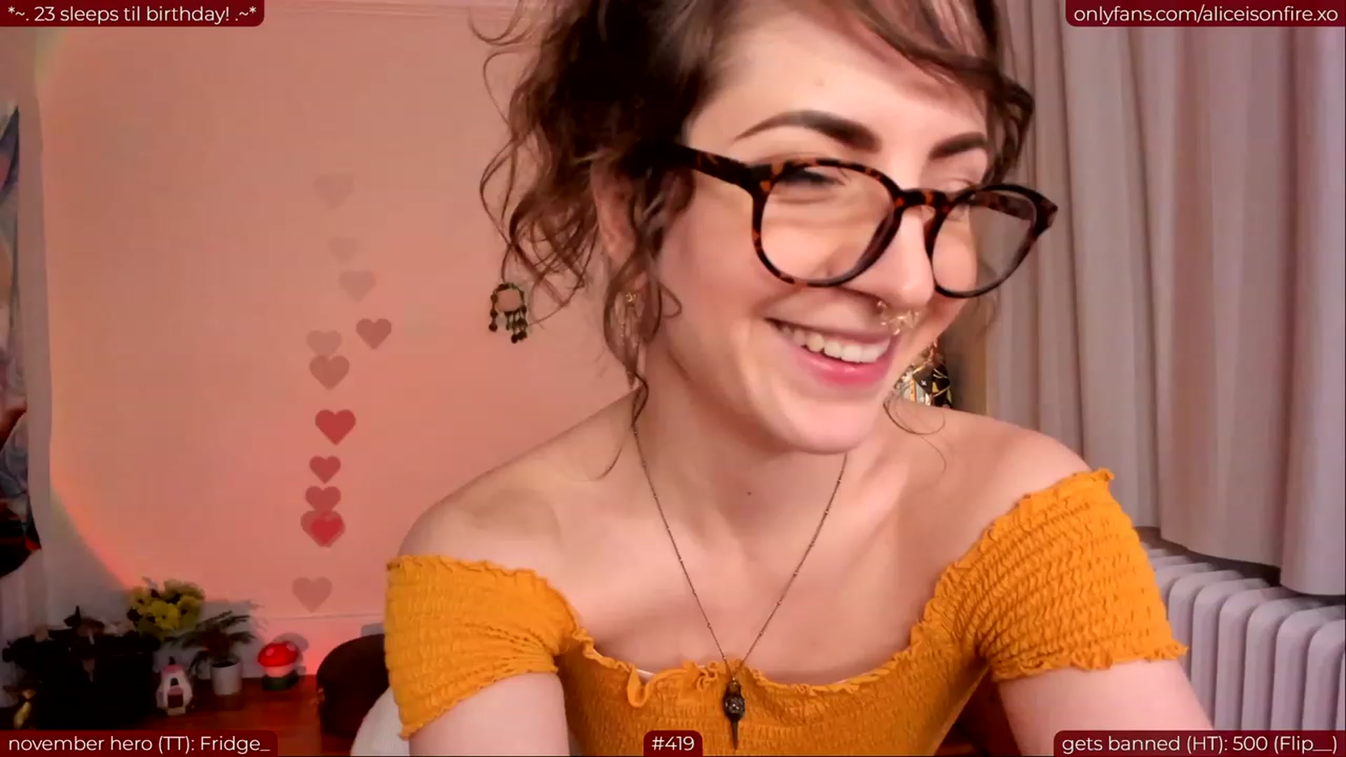 Gallery image thumbnail from aliceisonfire's myfreecams stream on, 11/14/2023, 07:15 image 1 of 20