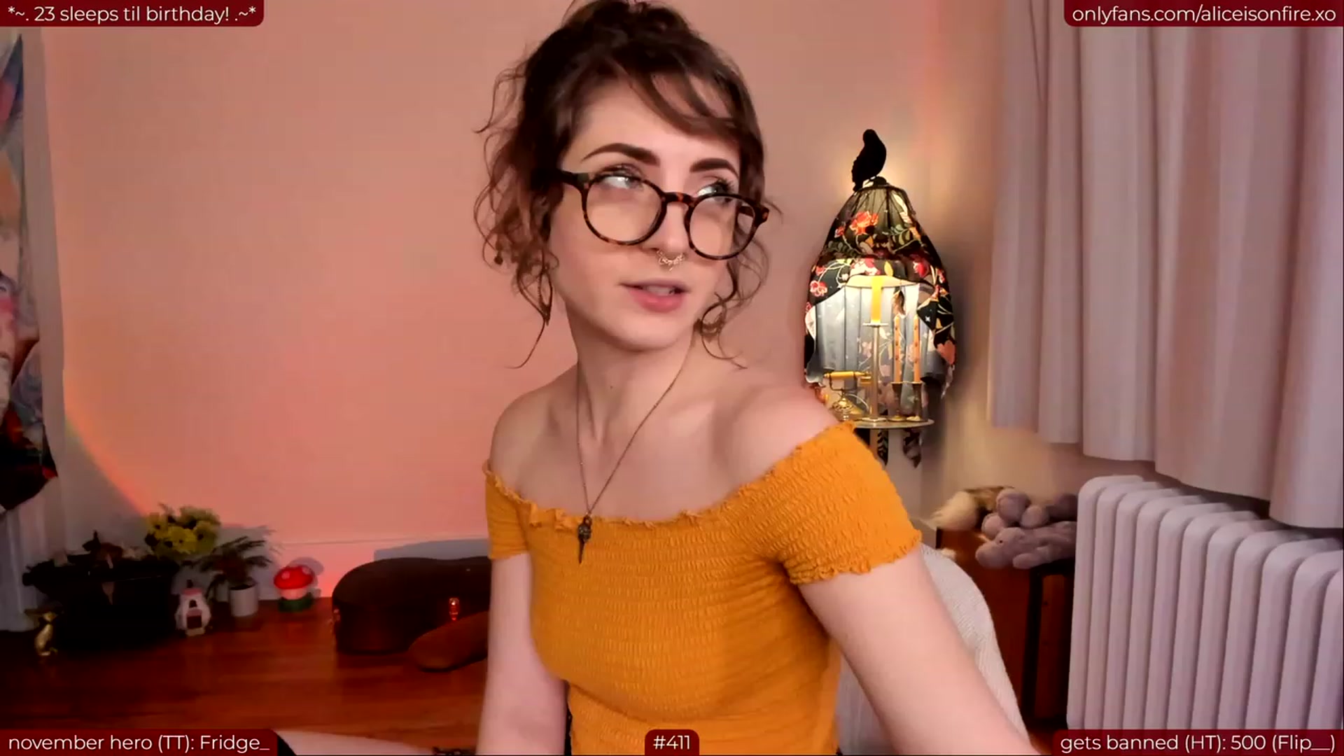 Gallery image thumbnail from aliceisonfire's myfreecams stream on, 11/14/2023, 07:15 image 7 of 20