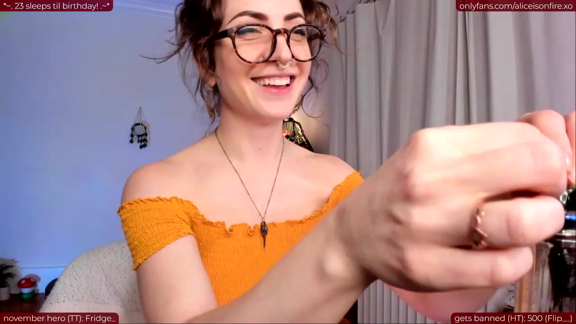 Gallery image thumbnail from aliceisonfire's myfreecams stream on, 11/14/2023, 09:03 image 15 of 20