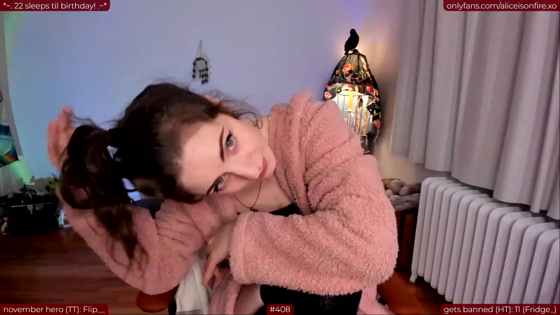 Gallery image thumbnail from aliceisonfire's myfreecams stream on, 11/15/2023, 08:09 image 5 of 20