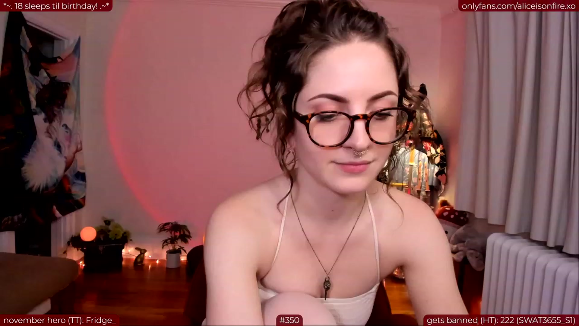 Gallery image thumbnail from aliceisonfire's myfreecams stream on, 11/20/2023, 07:40 image 14 of 20