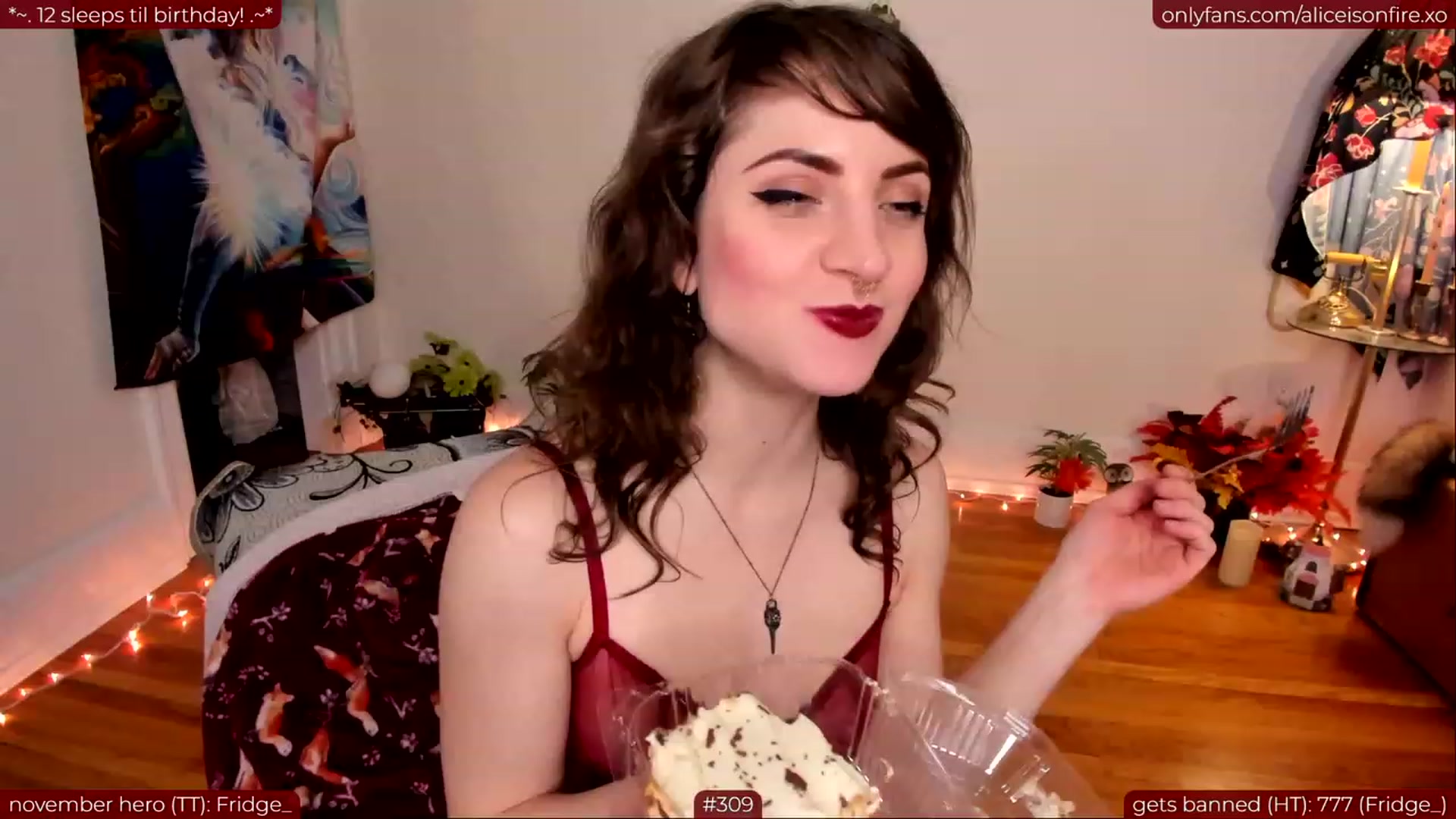 Gallery image thumbnail from aliceisonfire's myfreecams stream on, 11/25/2023, 10:25 image 4 of 20