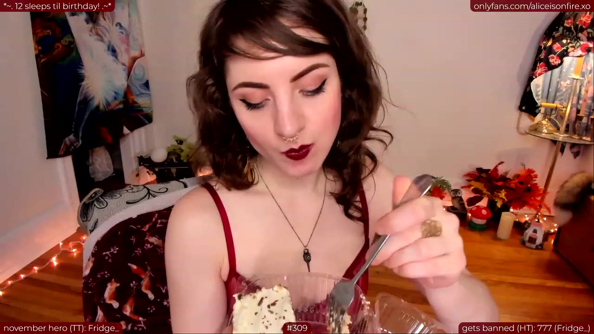 Gallery image thumbnail from aliceisonfire's myfreecams stream on, 11/25/2023, 10:25 image 5 of 20