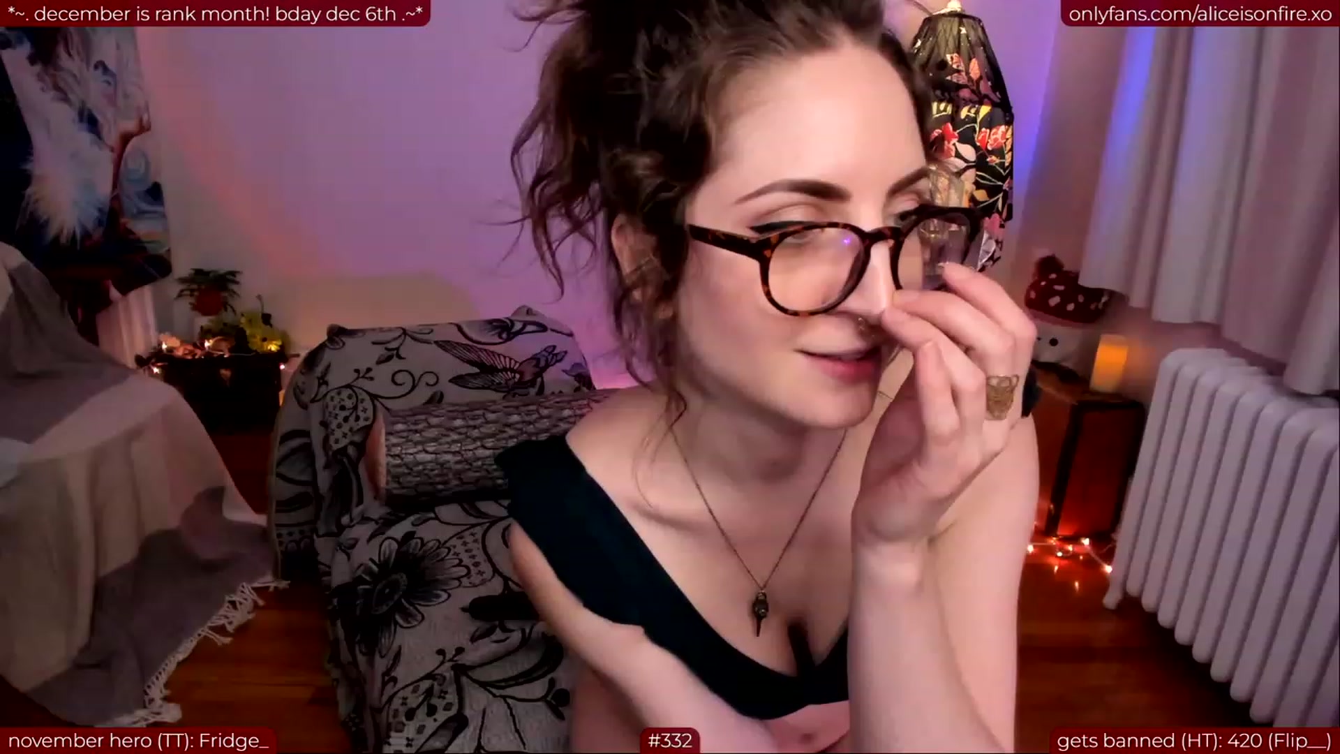 Gallery image thumbnail from aliceisonfire's myfreecams stream on, 11/28/2023, 10:13 image 3 of 20