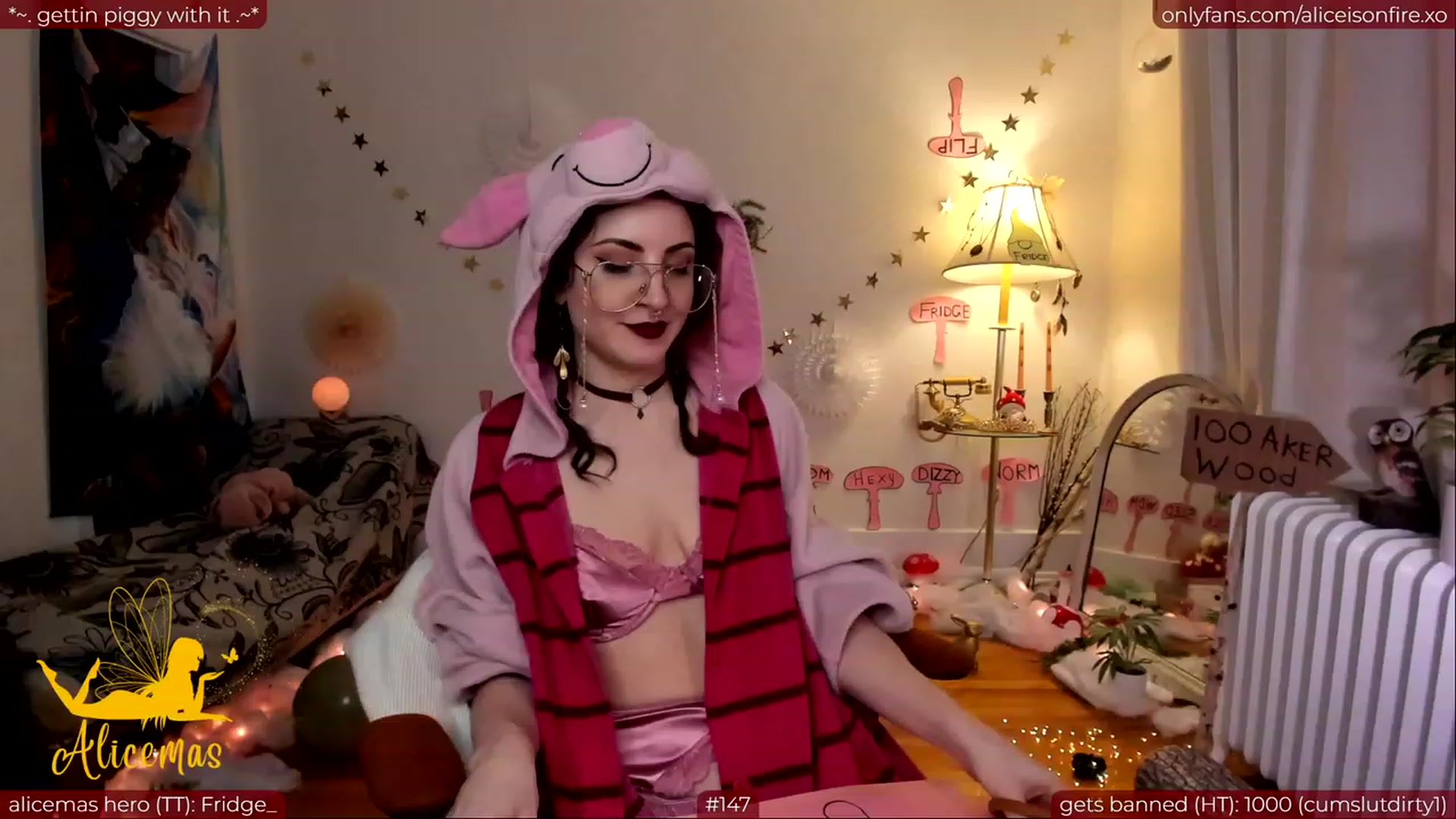 Gallery image thumbnail from aliceisonfire's myfreecams stream on, 12/16/2023, 07:38 image 15 of 20
