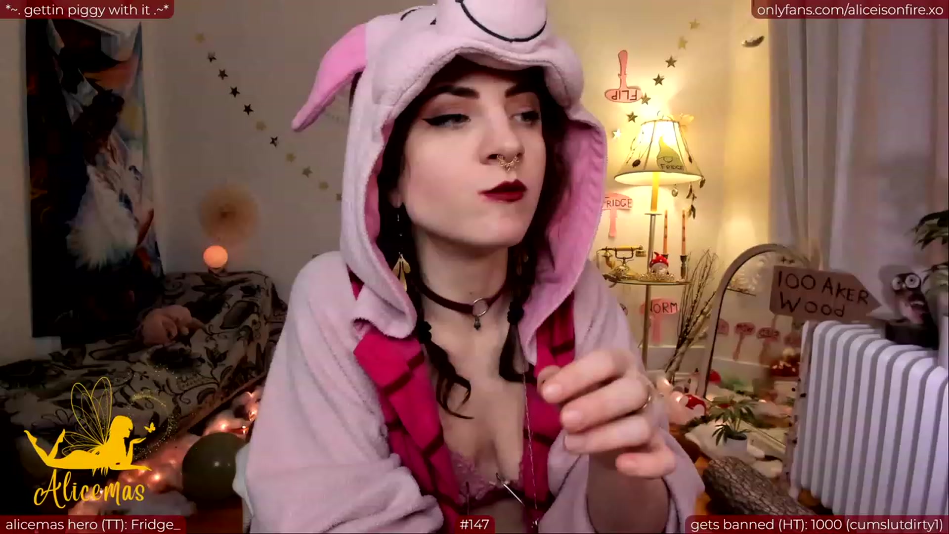 Gallery image thumbnail from aliceisonfire's myfreecams stream on, 12/16/2023, 07:38 image 9 of 20