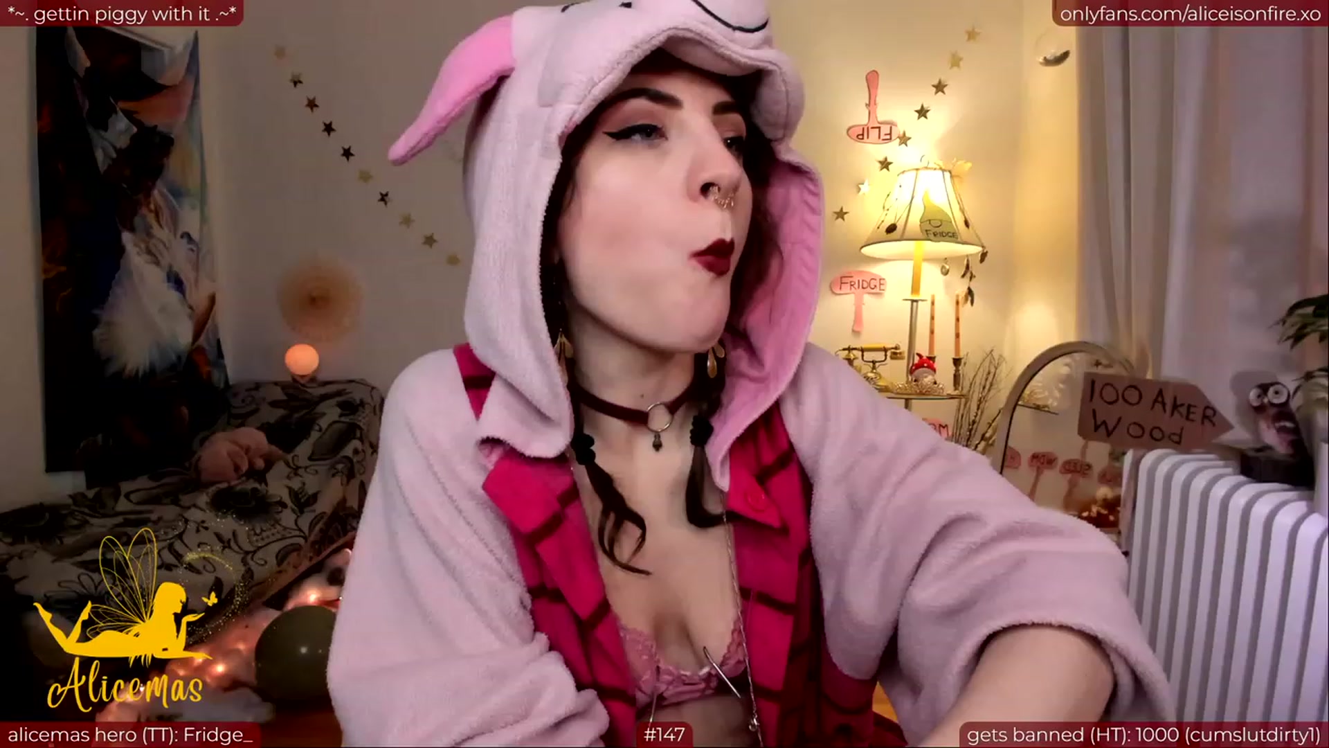 Gallery image thumbnail from aliceisonfire's myfreecams stream on, 12/16/2023, 07:38 image 8 of 20