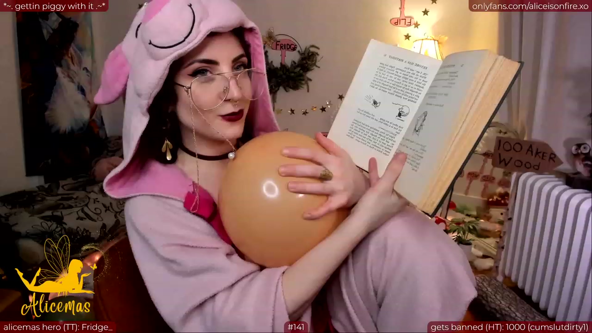 Gallery image thumbnail from aliceisonfire's myfreecams stream on, 12/16/2023, 12:12 image 10 of 20