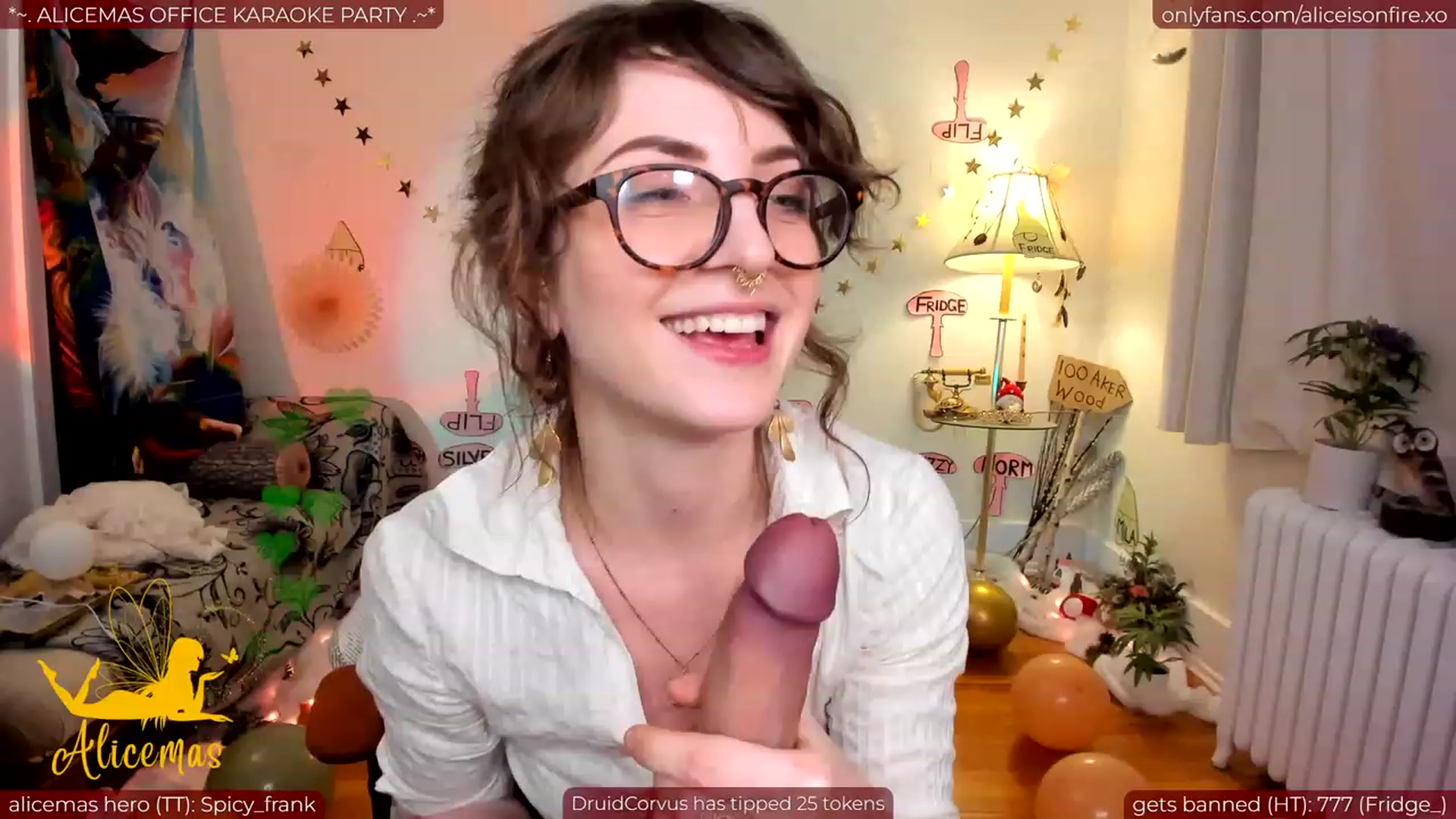 Gallery image thumbnail from aliceisonfire's myfreecams stream on, 12/23/2023, 07:27 image 15 of 20