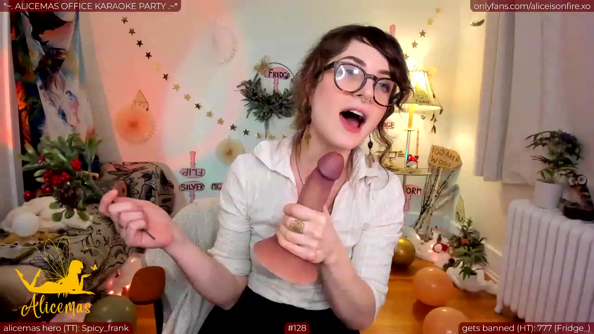 Gallery image thumbnail from aliceisonfire's myfreecams stream on, 12/23/2023, 07:27 image 13 of 20