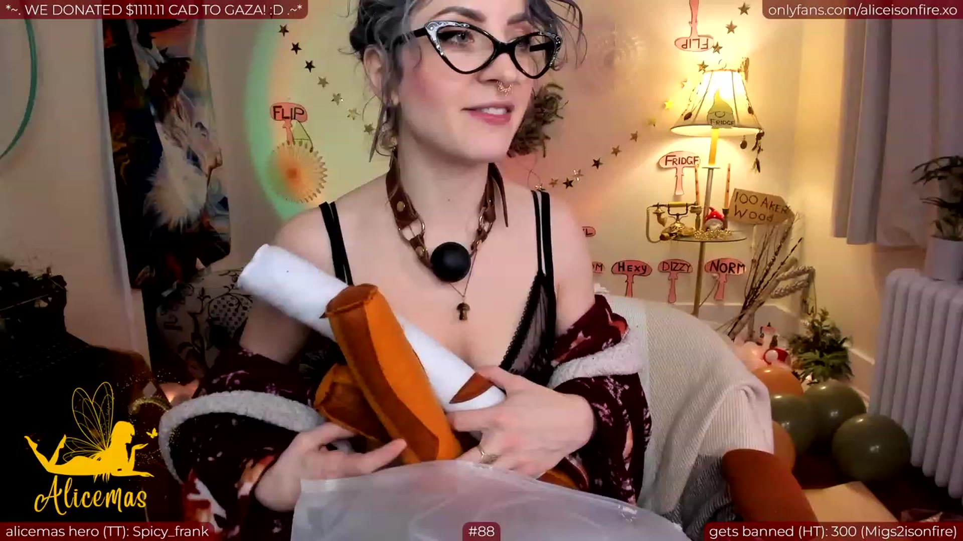 Gallery image thumbnail from aliceisonfire's myfreecams stream on, 12/28/2023, 07:55 image 12 of 20
