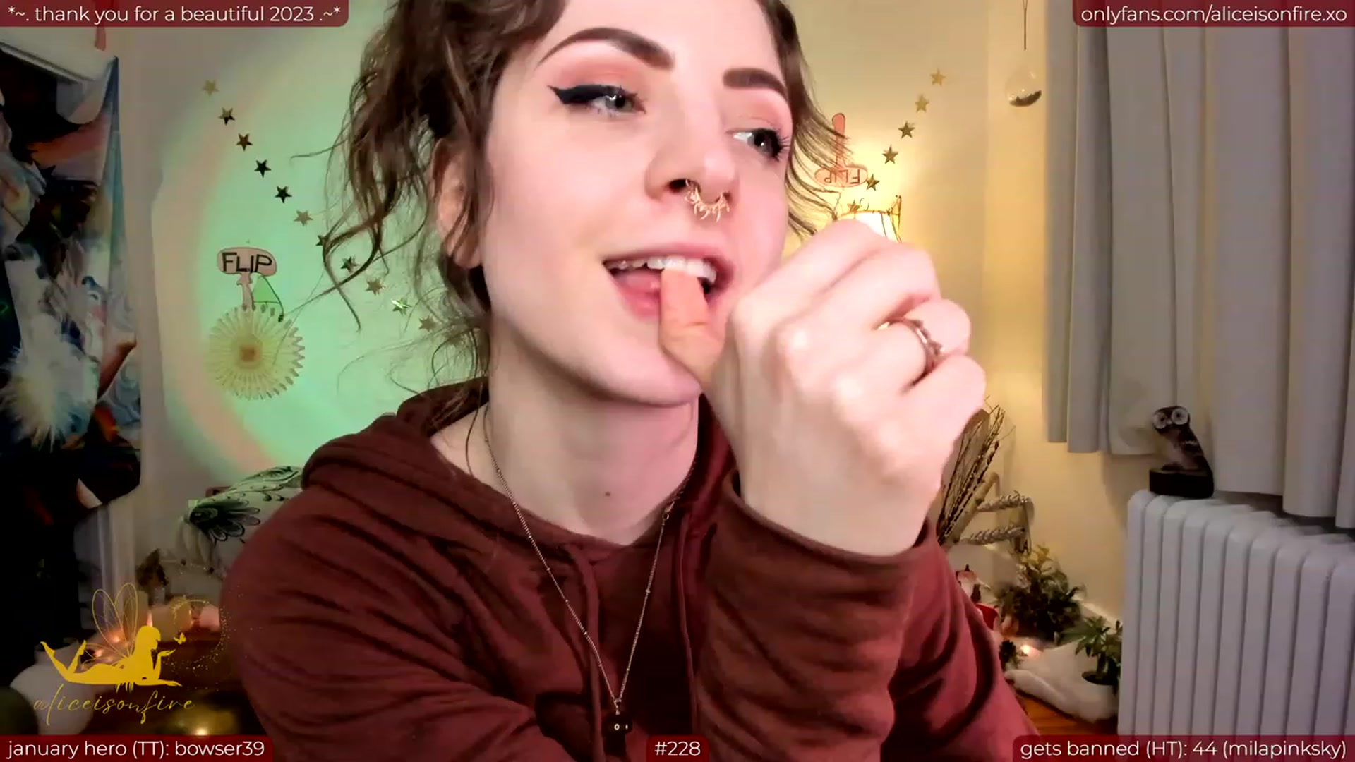 Gallery image thumbnail from aliceisonfire's myfreecams stream on, 01/10/2024, 06:59 image 2 of 20