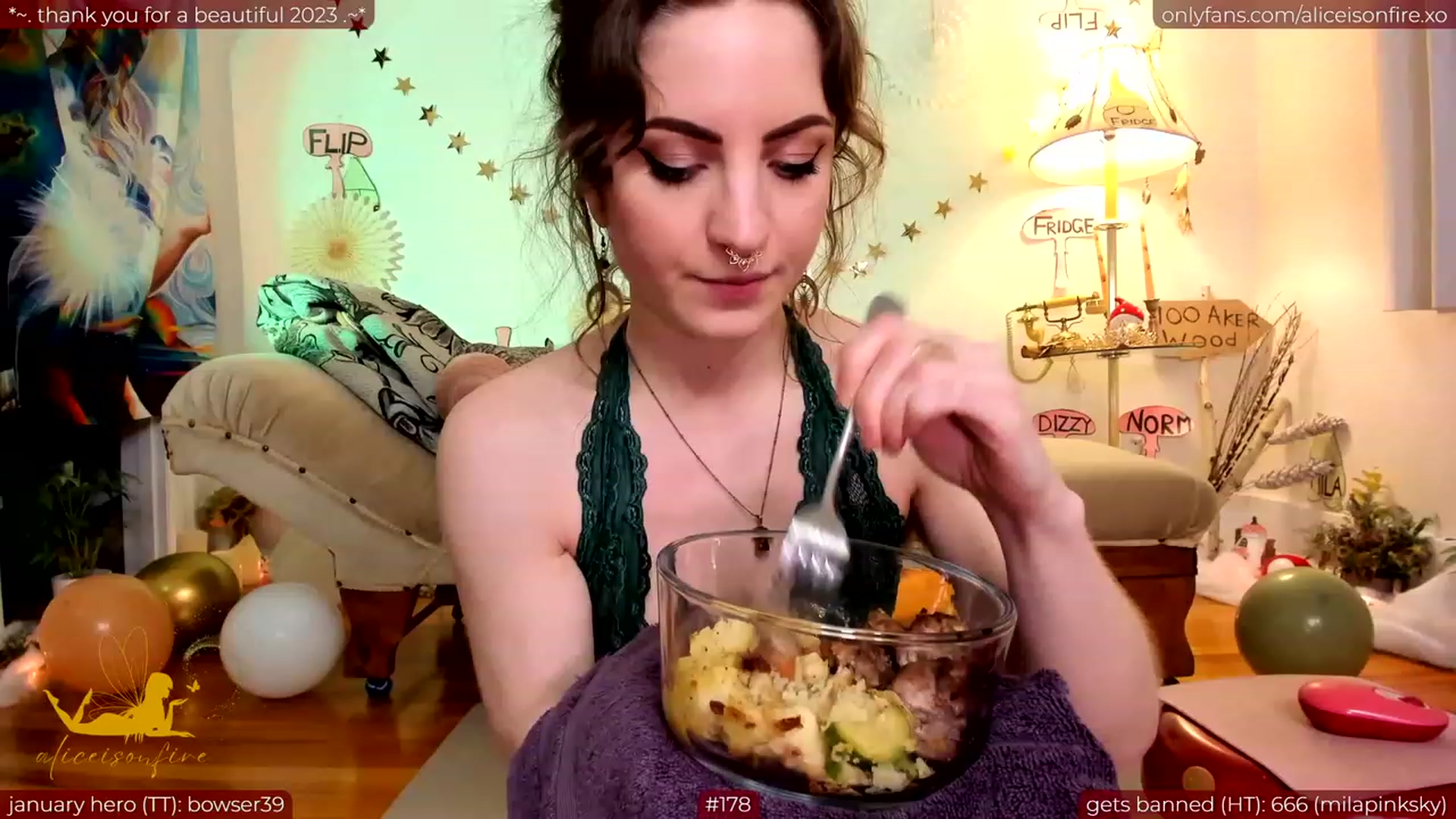 Gallery image thumbnail from aliceisonfire's myfreecams stream on, 01/12/2024, 08:49 image 13 of 20