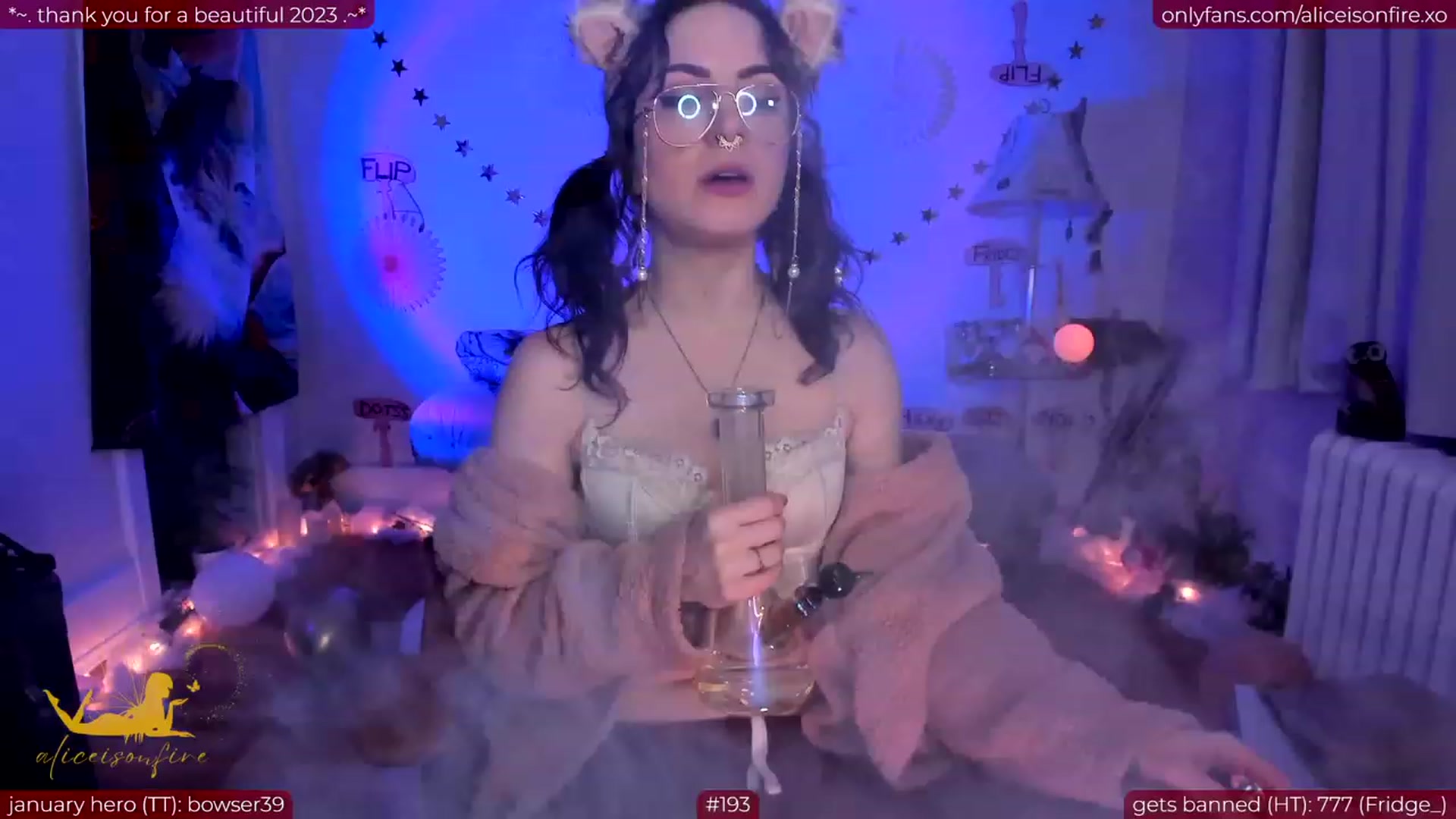Gallery image thumbnail from aliceisonfire's myfreecams stream on, 01/13/2024, 07:53 image 19 of 20