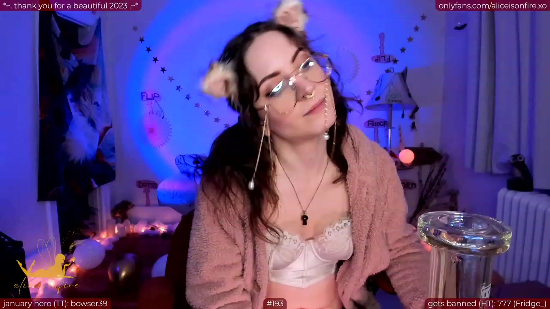 Gallery image thumbnail from aliceisonfire's myfreecams stream on, 01/13/2024, 07:53 image 18 of 20