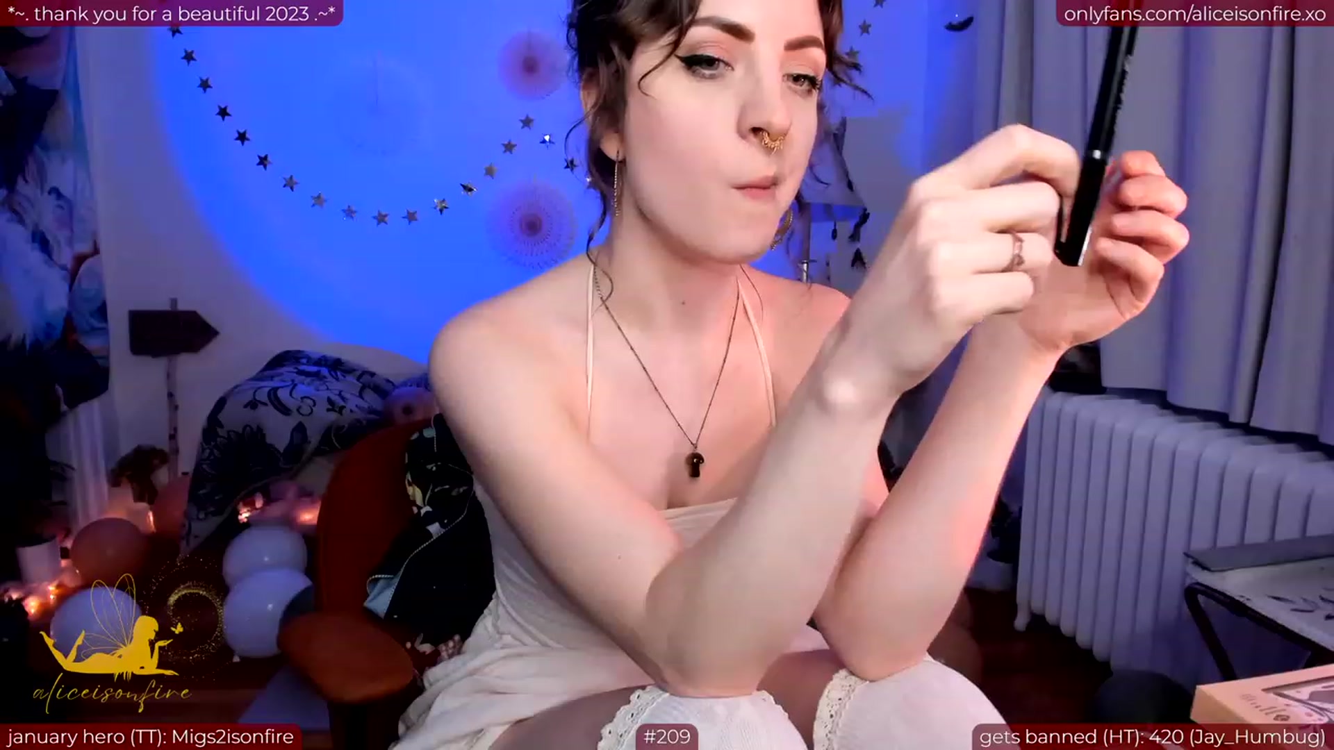 Gallery image thumbnail from aliceisonfire's myfreecams stream on, 01/23/2024, 07:08 image 16 of 20
