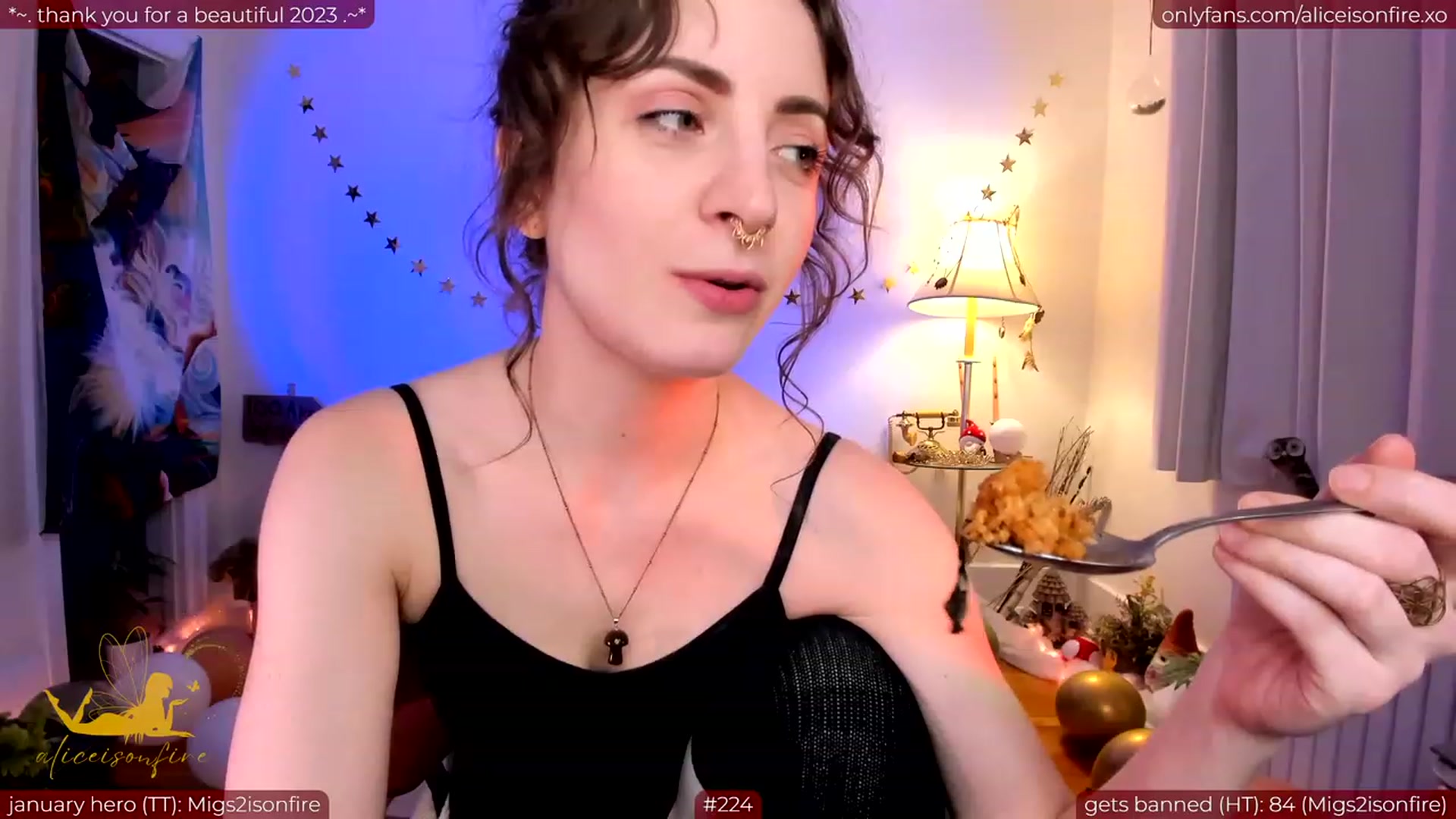 Gallery image thumbnail from aliceisonfire's myfreecams stream on, 01/24/2024, 06:43 image 11 of 20