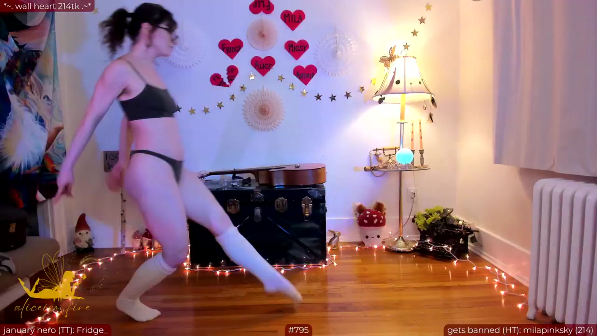 Gallery image thumbnail from aliceisonfire's myfreecams stream on, 02/08/2024, 06:32 image 17 of 20