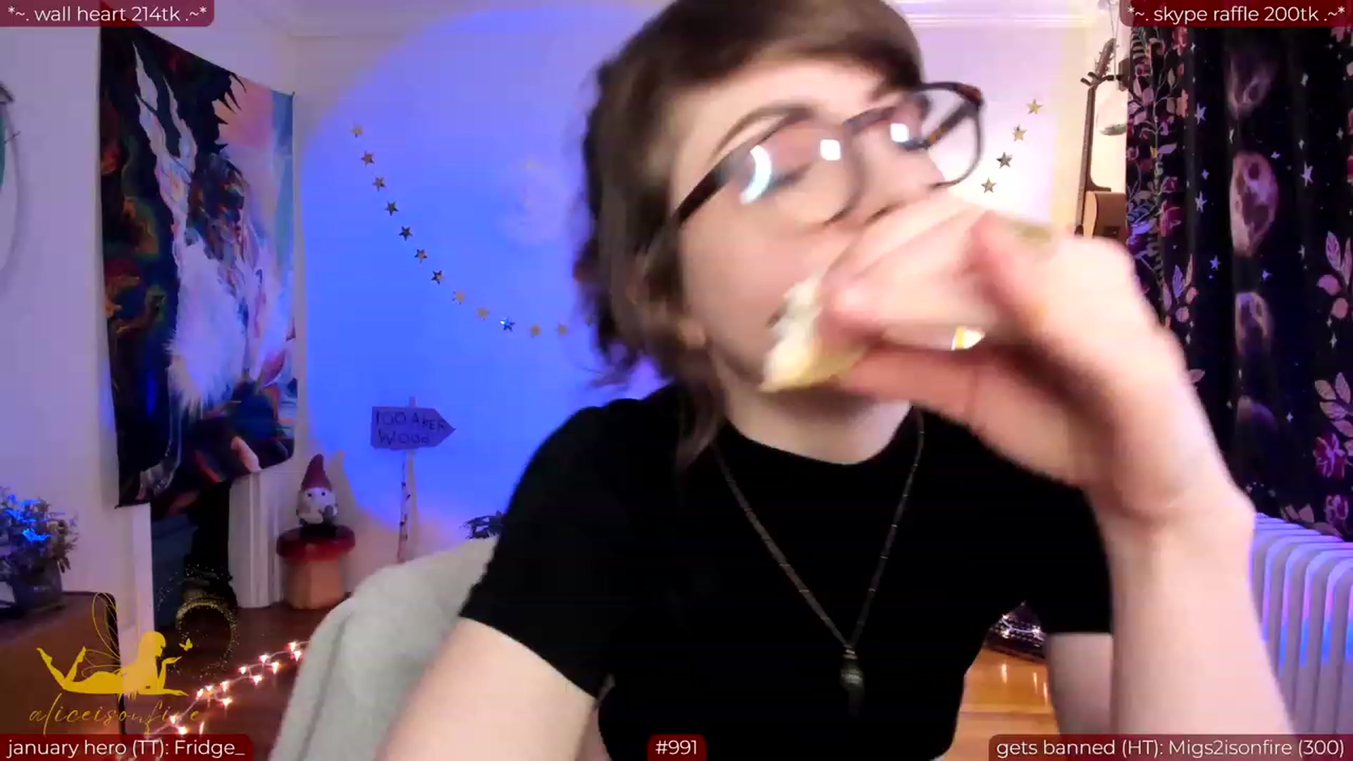 Gallery image thumbnail from aliceisonfire's myfreecams stream on, 02/13/2024, 08:16 image 3 of 20